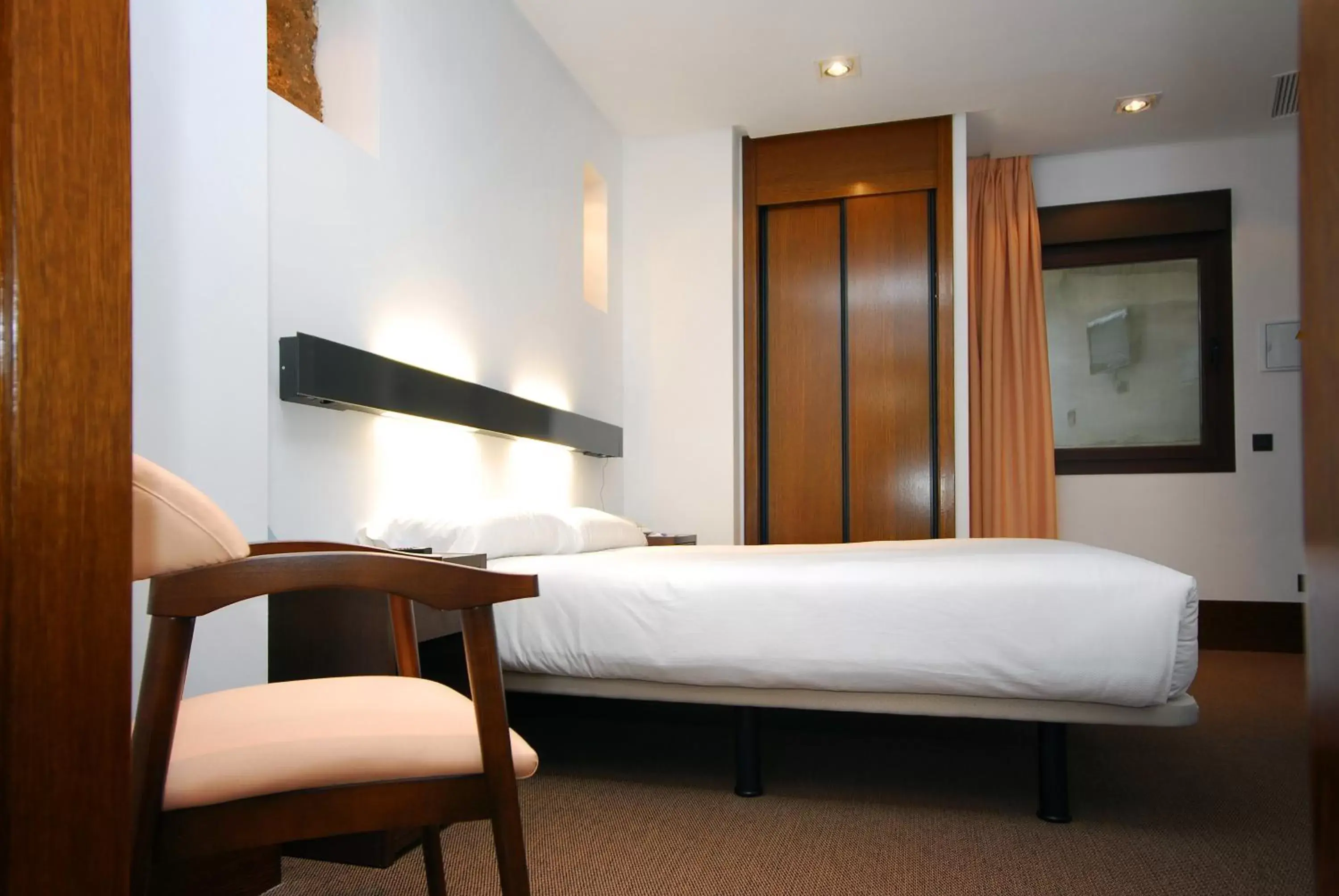 Bedroom, Bed in Hotel Domus Plaza Zocodover Bedroom, Bed in Hotel Domus Plaza Zocodover