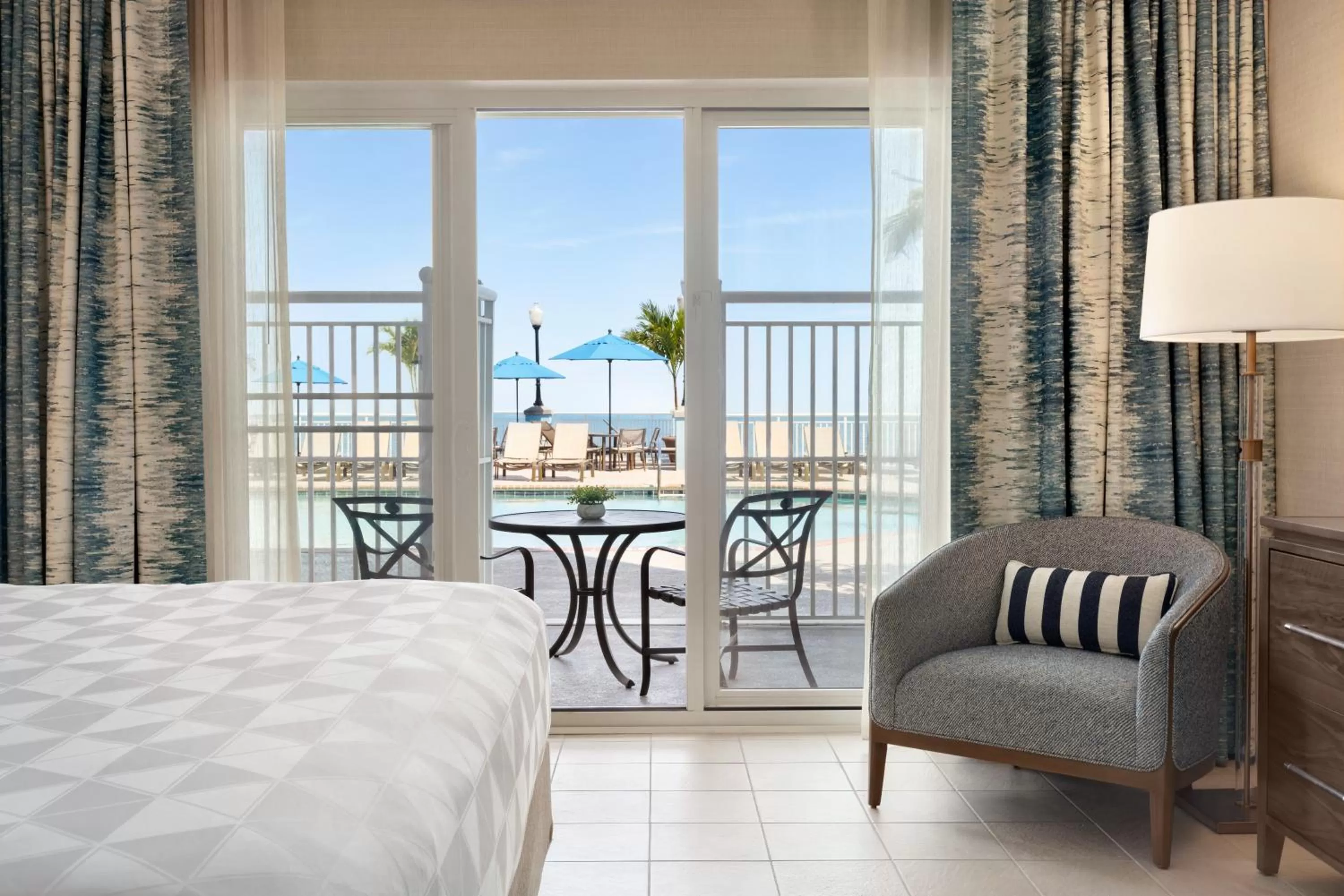 Balcony/Terrace, Bed in Holiday Inn & Suites Ocean City by IHG