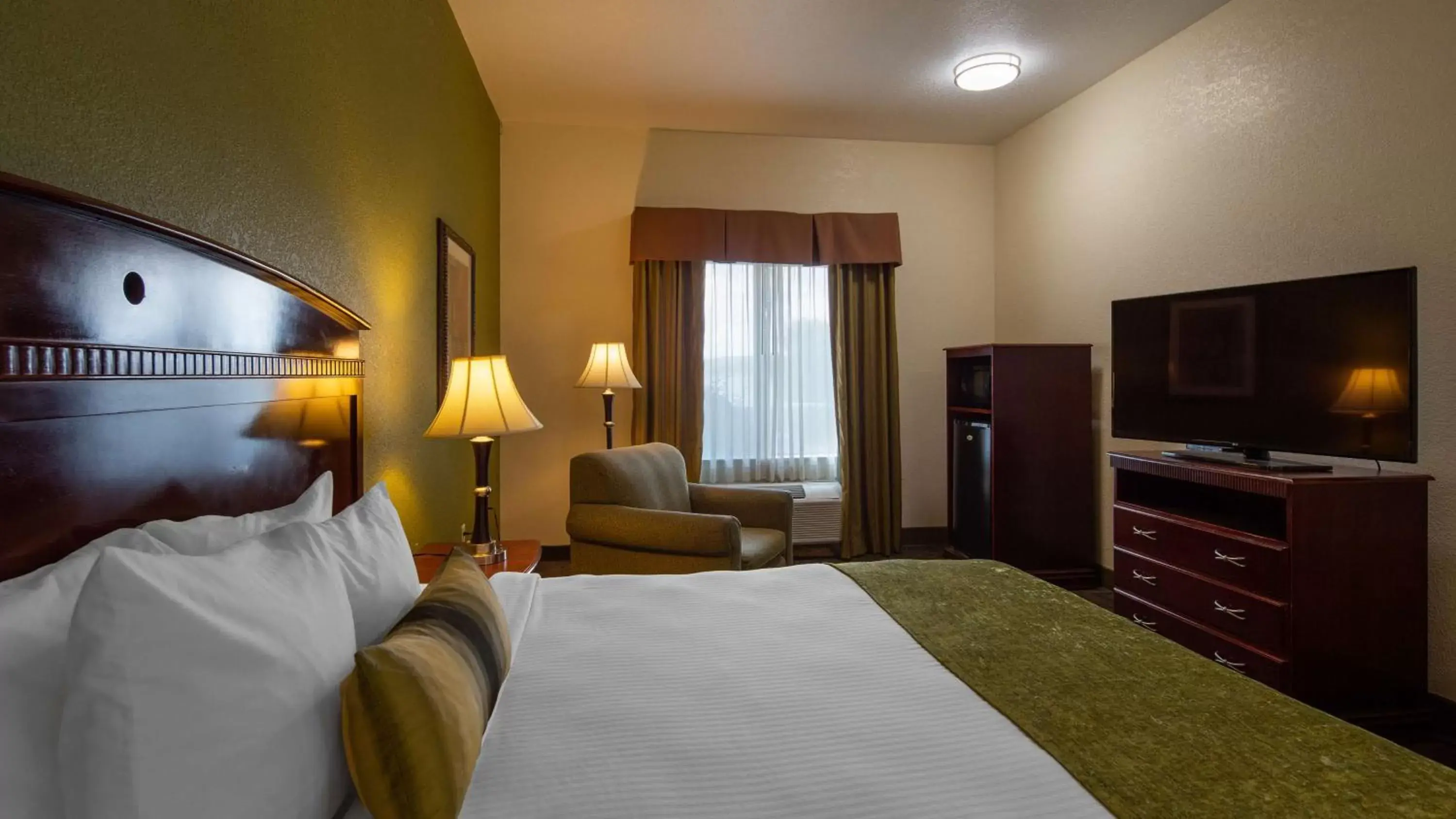 Bedroom, Bed in Best Western Palace Inn & Suites