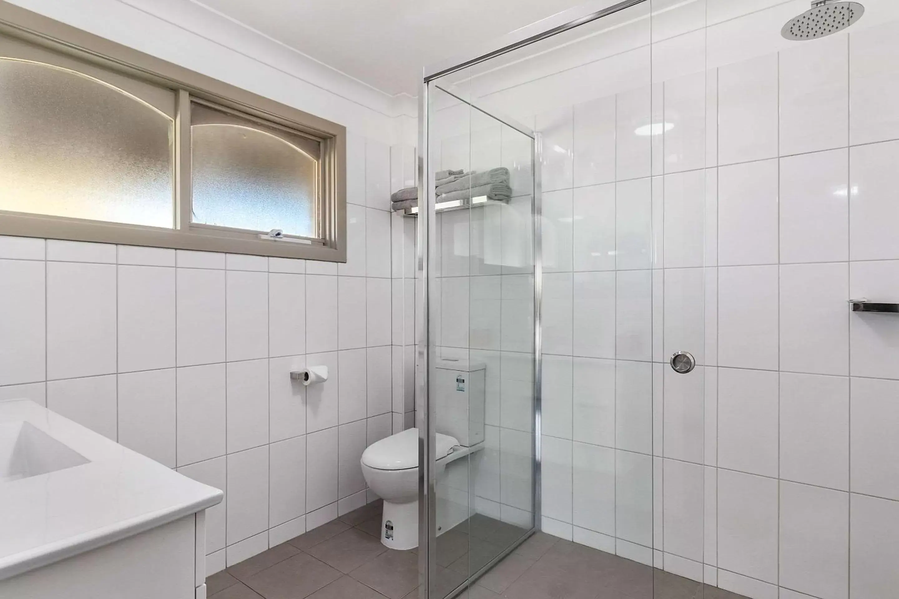 Shower, Bathroom in Quality Inn Carriage House
