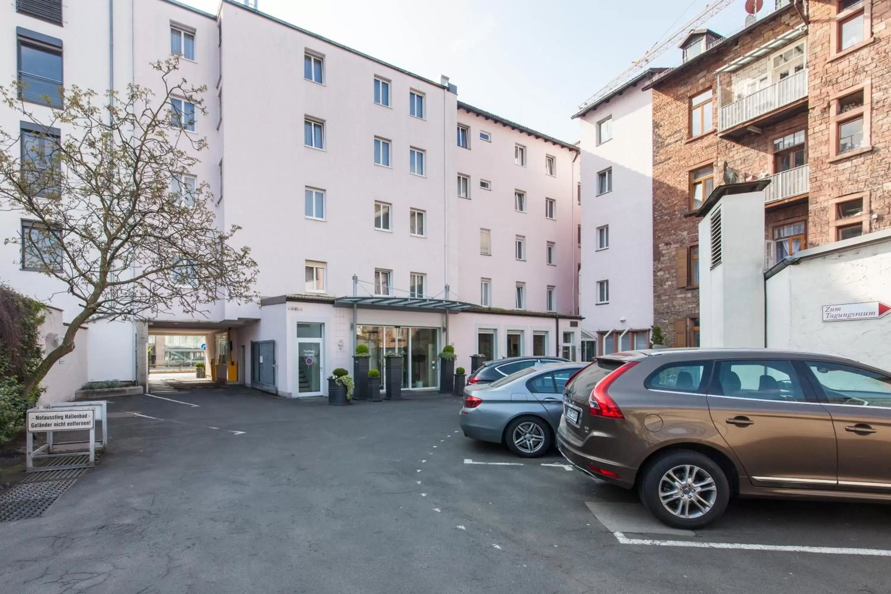 Property building, Facade/Entrance in Novum Hotel Post Aschaffenburg