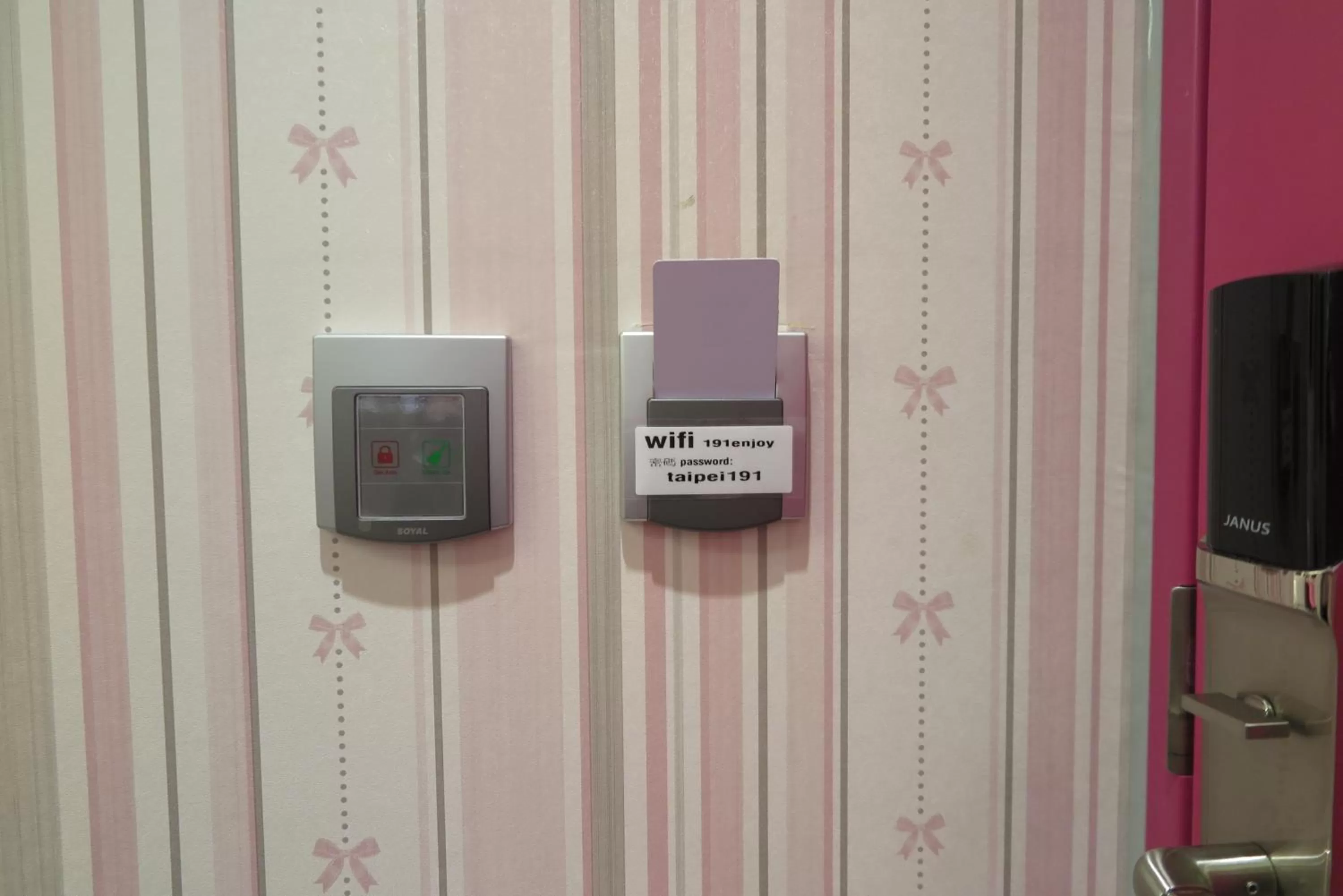 bunk bed in 191 Hotel