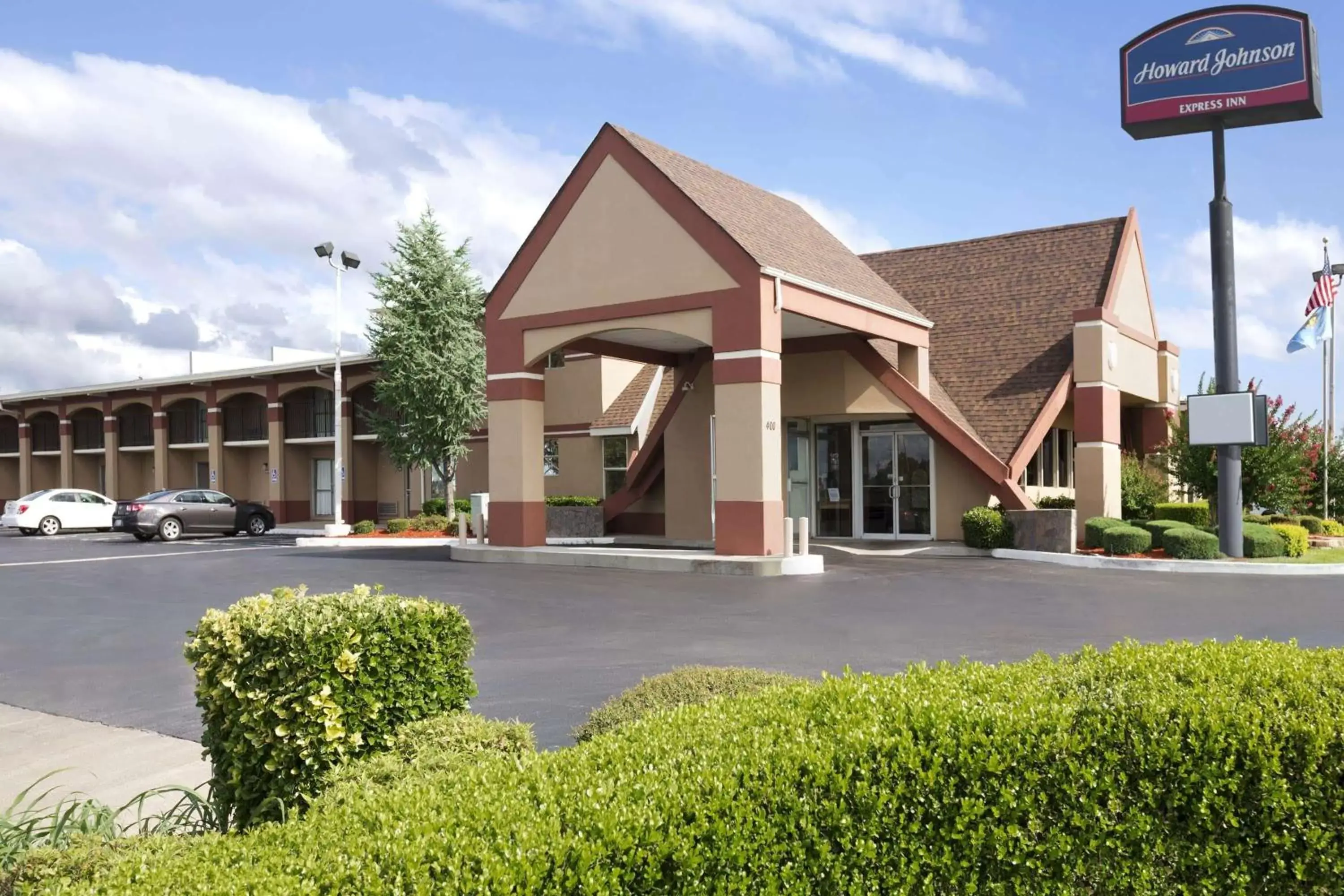 Property building in Howard Johnson by Wyndham Oklahoma City OKC Airport, Fairgrounds, I40 Property building in Howard Johnson by Wyndham Oklahoma City OKC Airport, Fairgrounds, I40