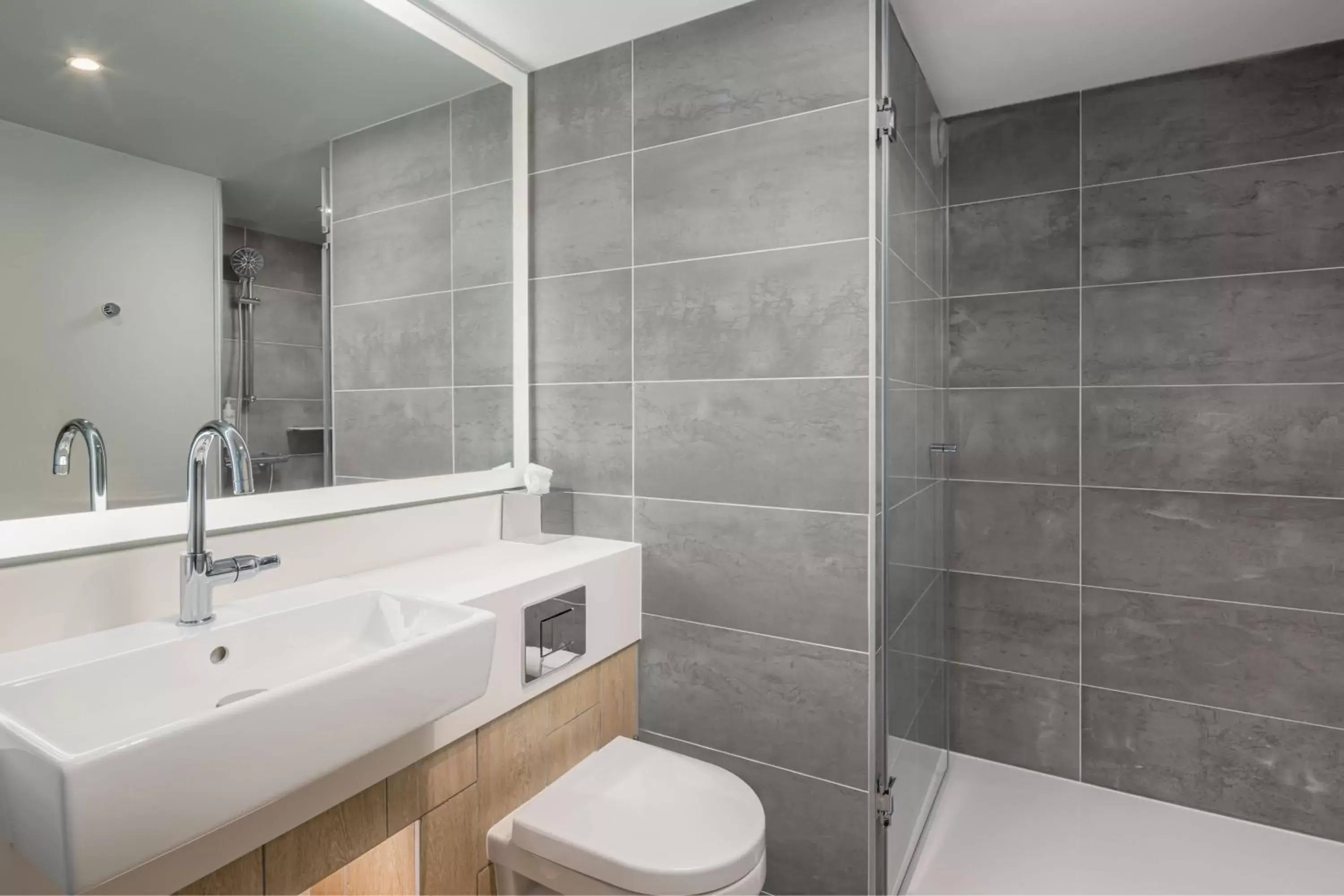 Photo of the whole room, Bathroom in Courtyard by Marriott Paris Charles de Gaulle Central Airport