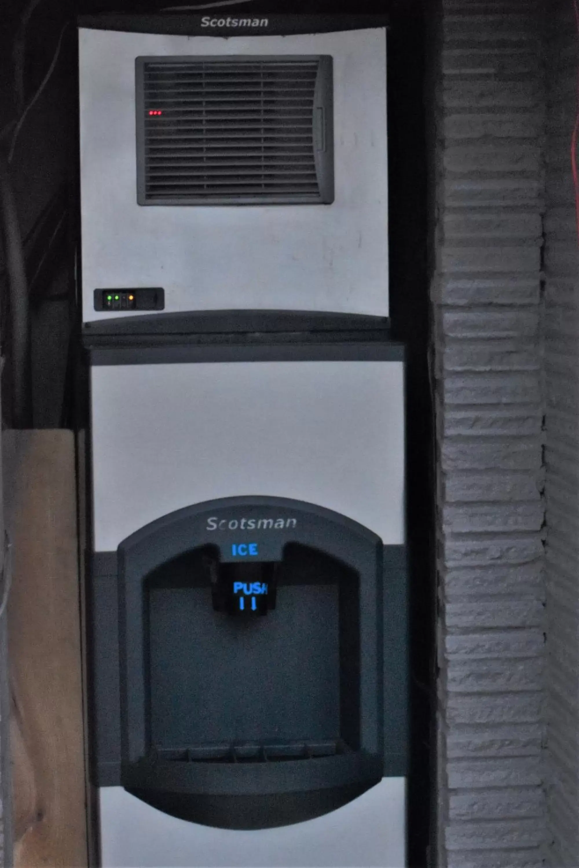 vending machine in Blue Coast Inn & Suites