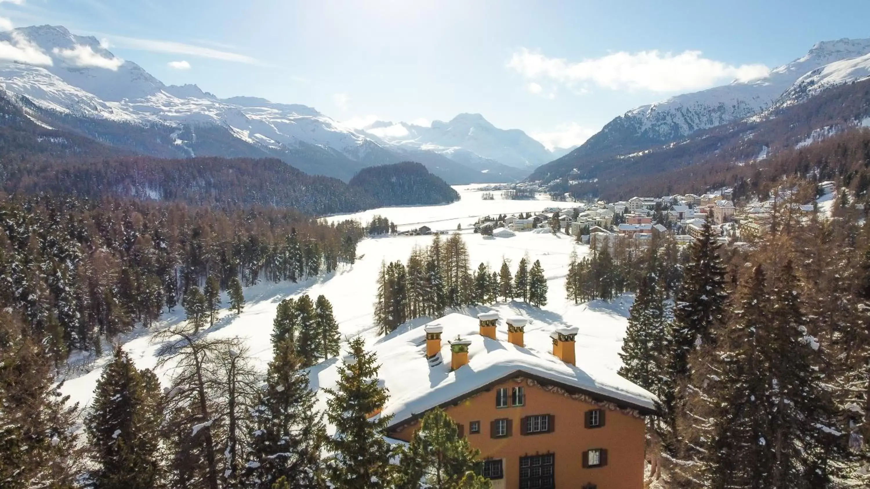 Property building, Winter in Hotel Chesa Spuondas