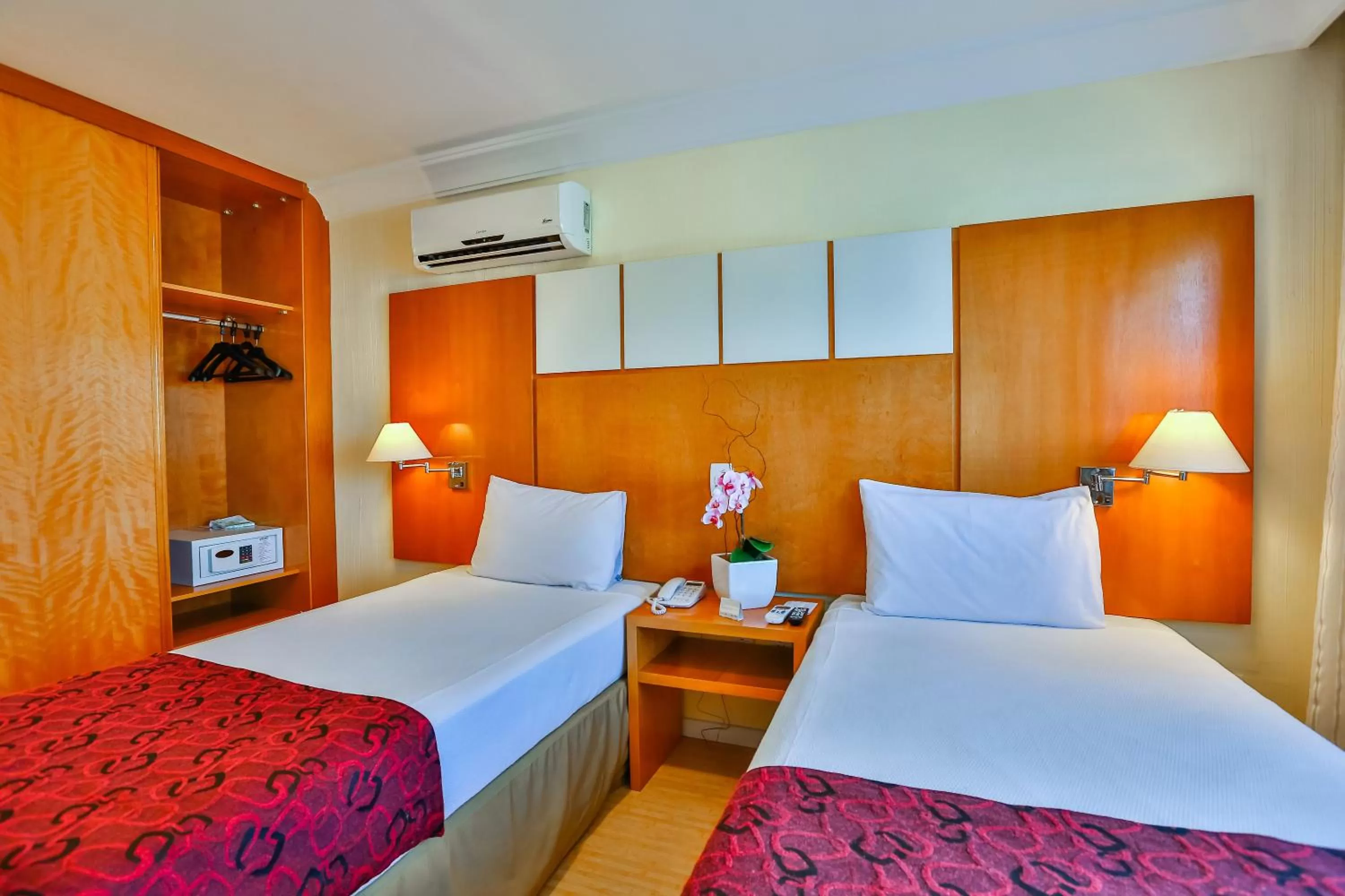 Photo of the whole room, Bed in Dubai Macaé by Atlântica