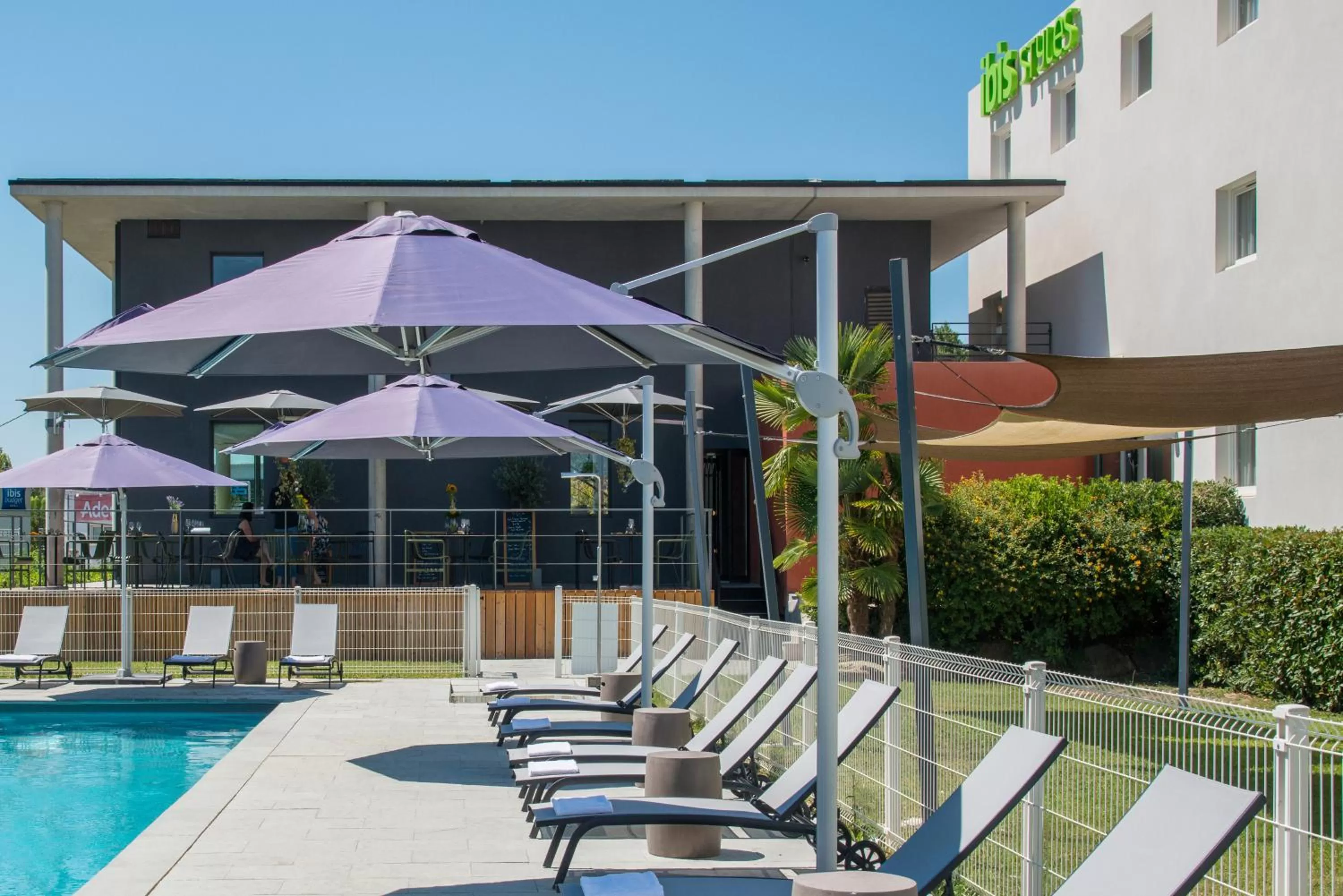 Swimming pool in ibis Styles Pertuis Portes du Luberon