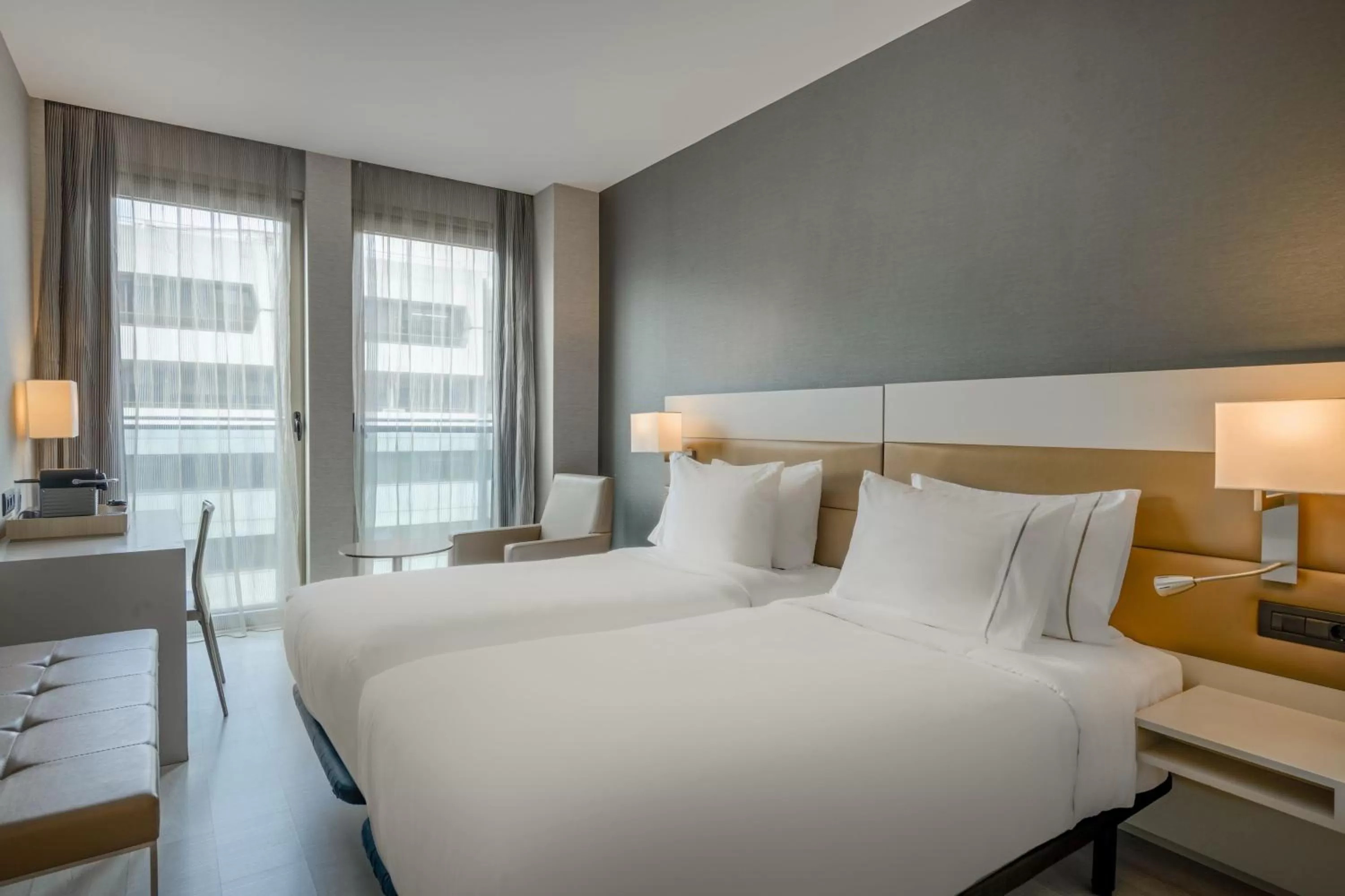 Standard Twin Room in AC Hotel Colón Valencia by Marriott