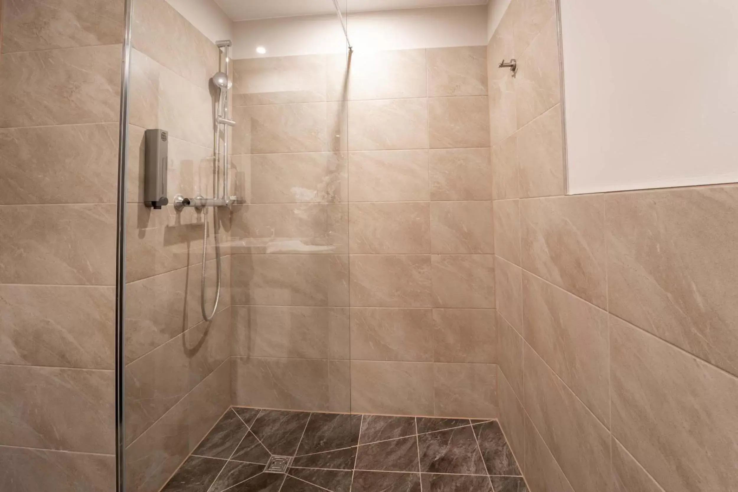 Shower, Bathroom in Best Western Plus Plaza Berlin Kurfürstendamm