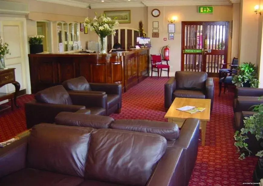 Seating area, Lobby/Reception in Consort Hotel