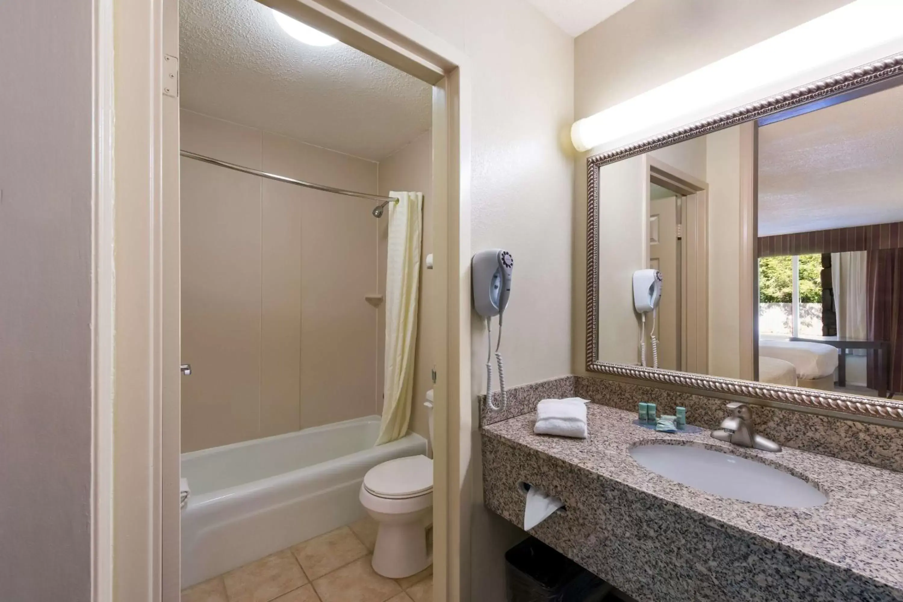 Bathroom in Best Western Mountain Lodge At Banner Elk