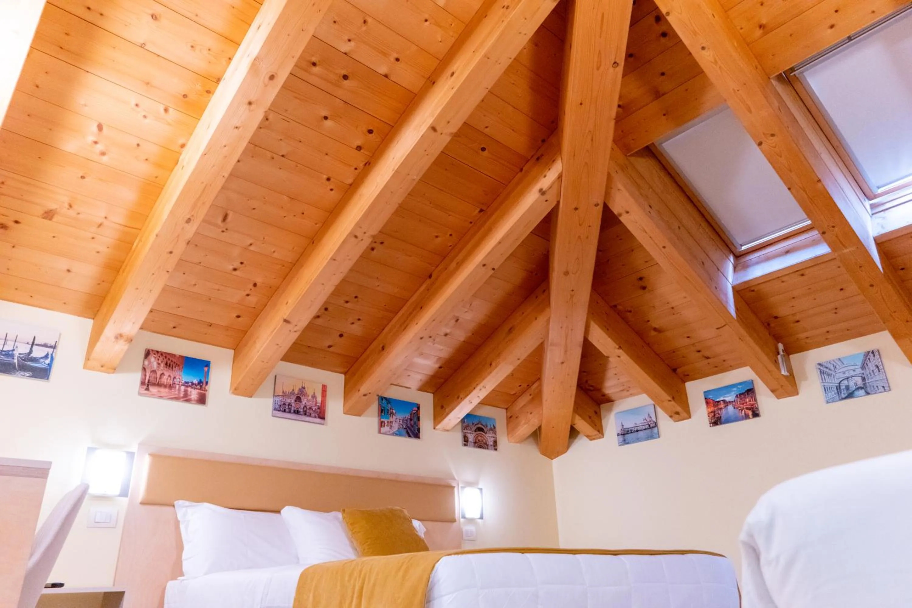 Bed in Hotel Autoespresso Venice - Atika & Atif