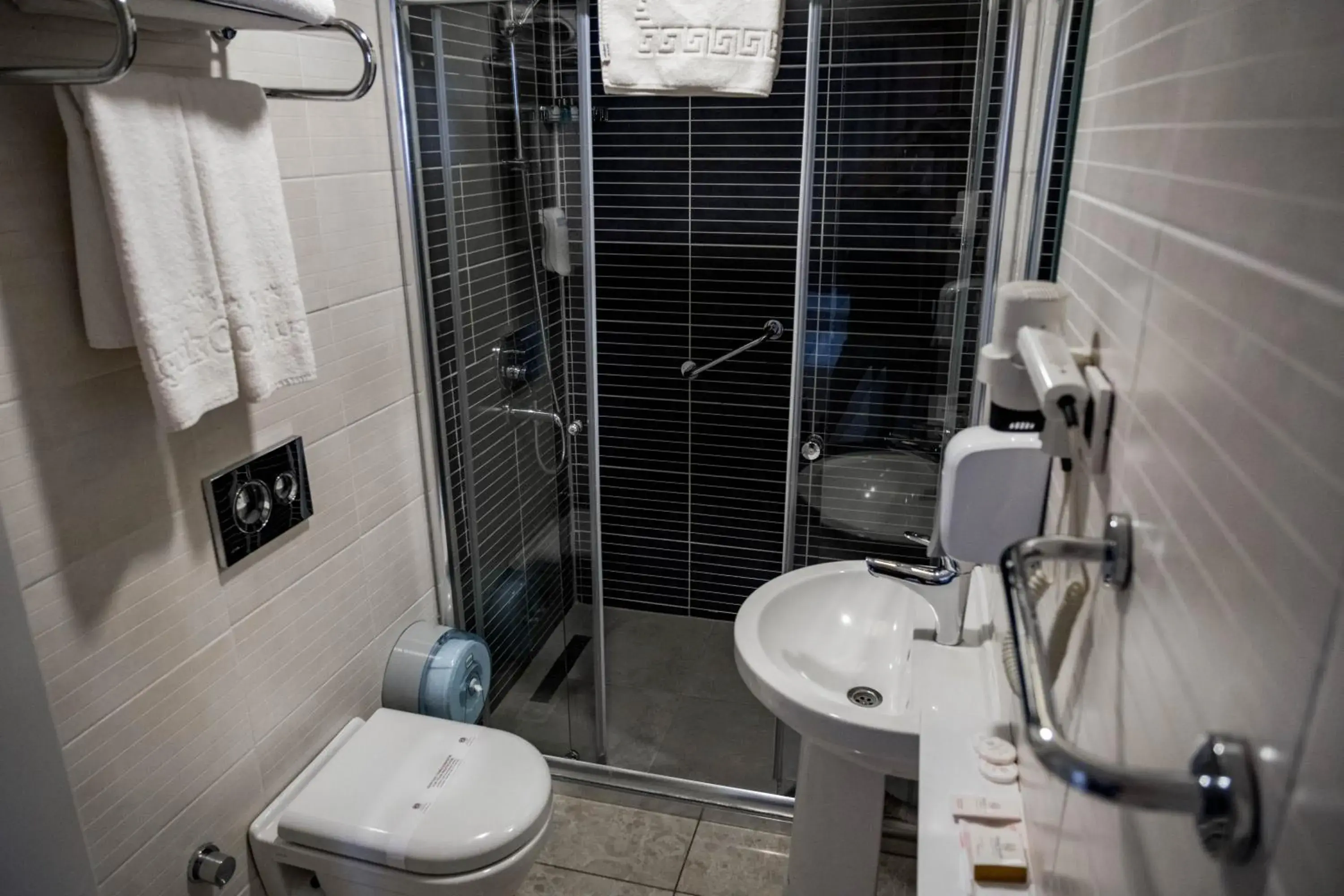 Shower, Bathroom in Selcuk Hotel Sems-i Tebrizi