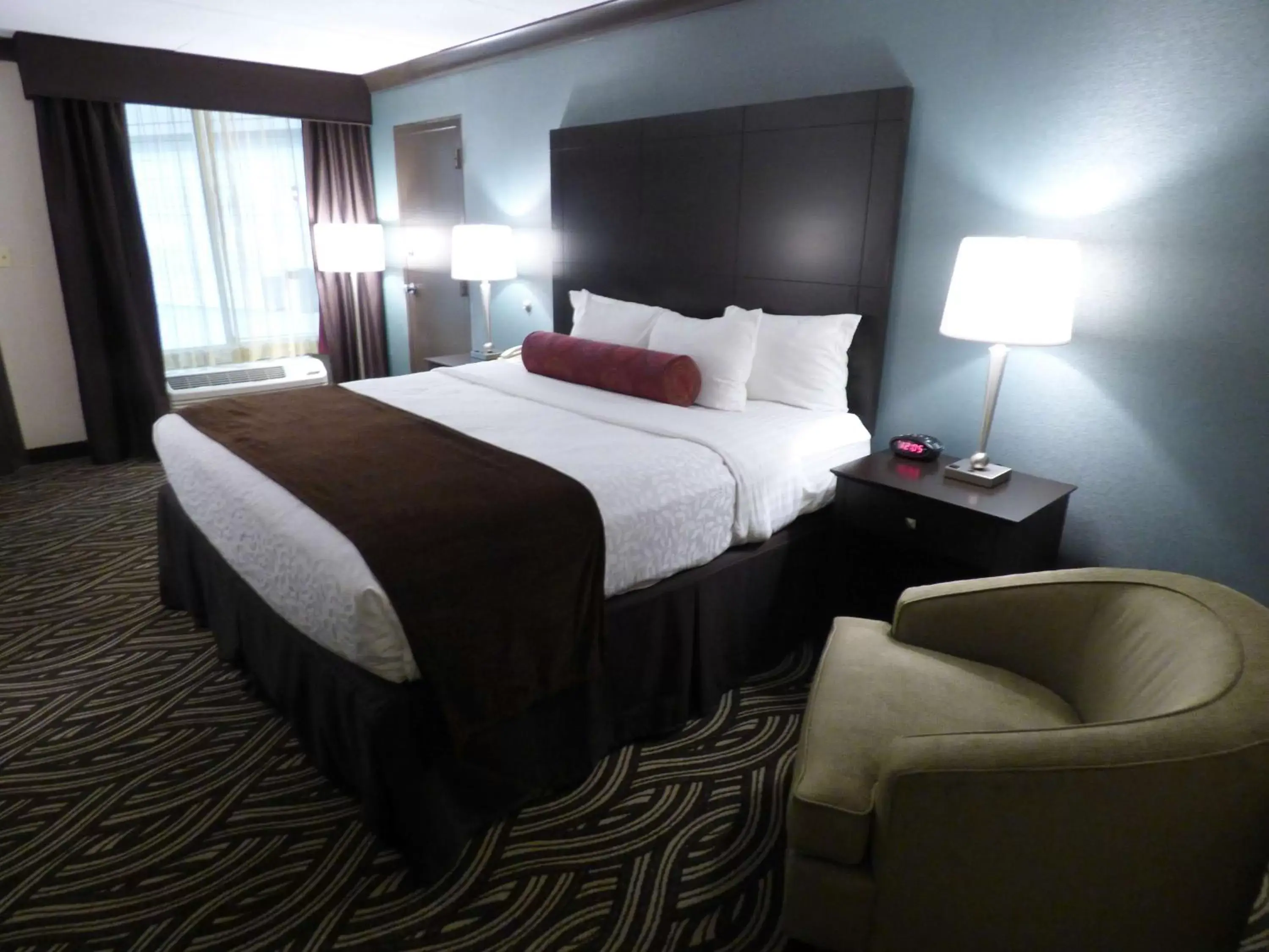 Photo of the whole room, Bed in Best Western Plus Kingston Hotel and Conference Center