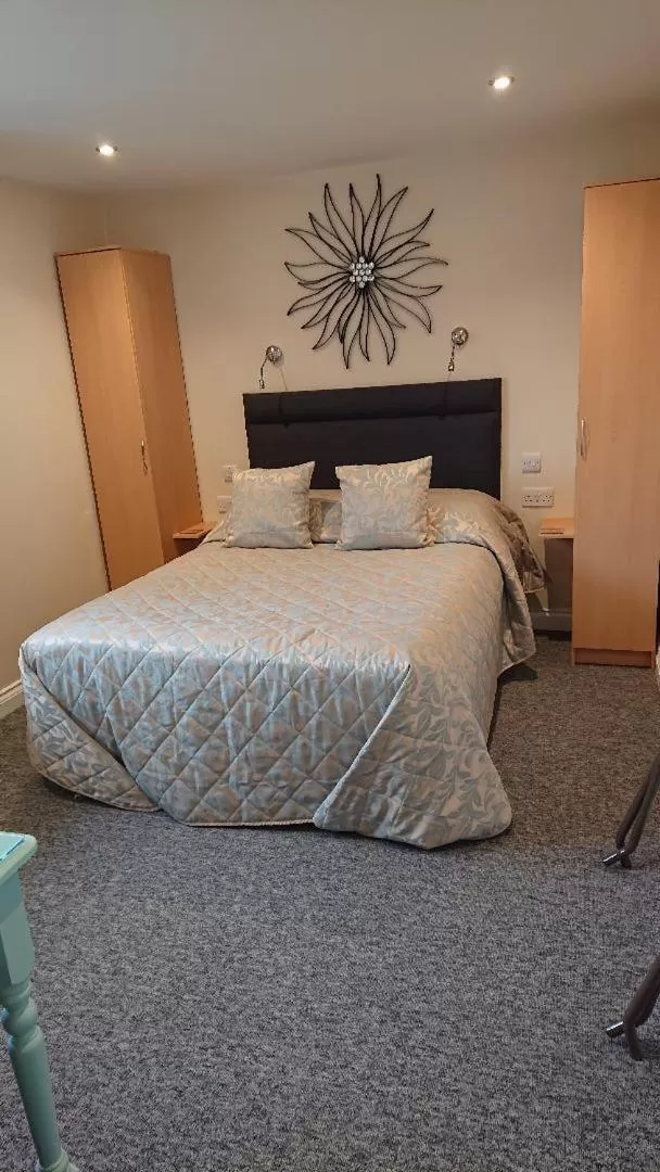 Bed in Grove House Hotel