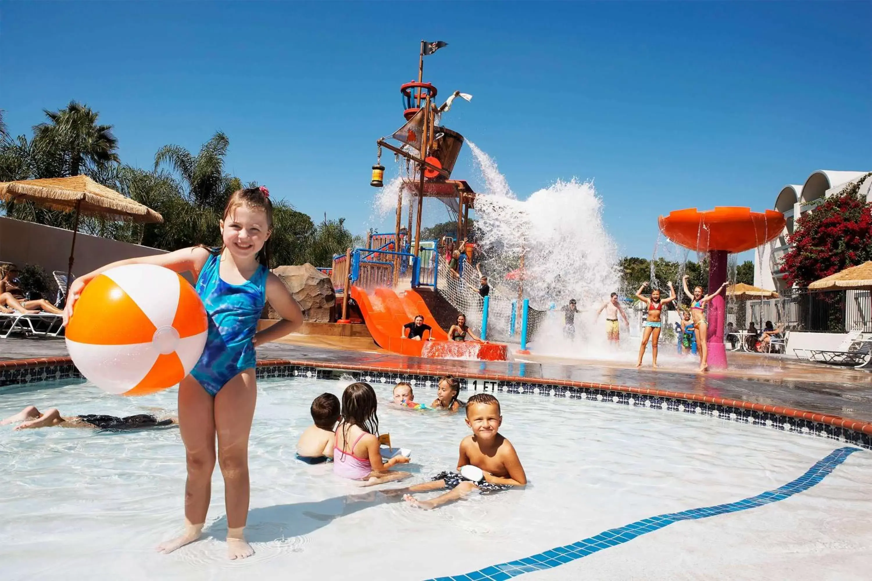 Property building, Swimming Pool in Howard Johnson by Wyndham Anaheim Hotel & Water Playground