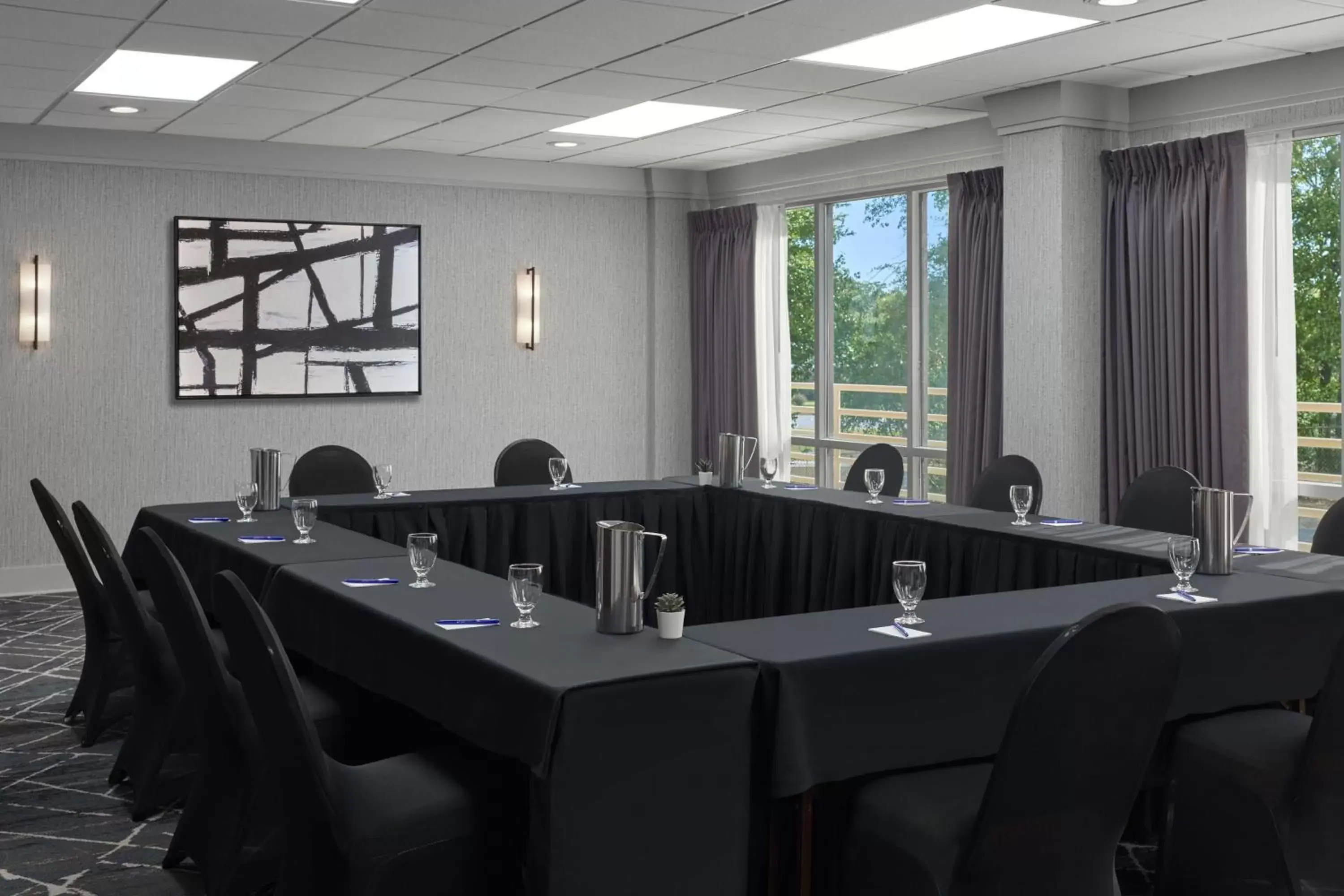 Meeting/conference room in Delta Hotels by Marriott Little Rock West