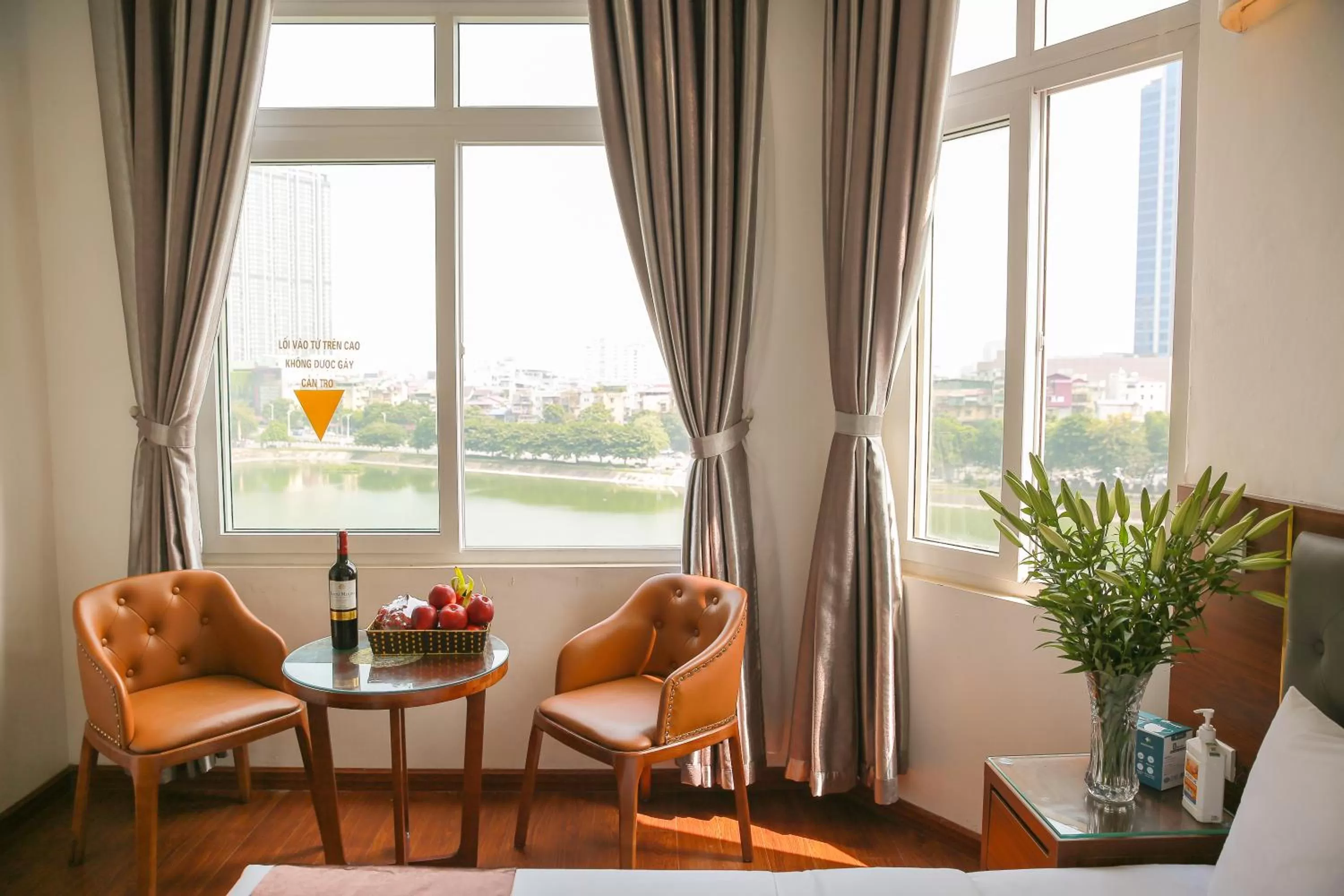 Lake view, Seating Area in Royal Hotel