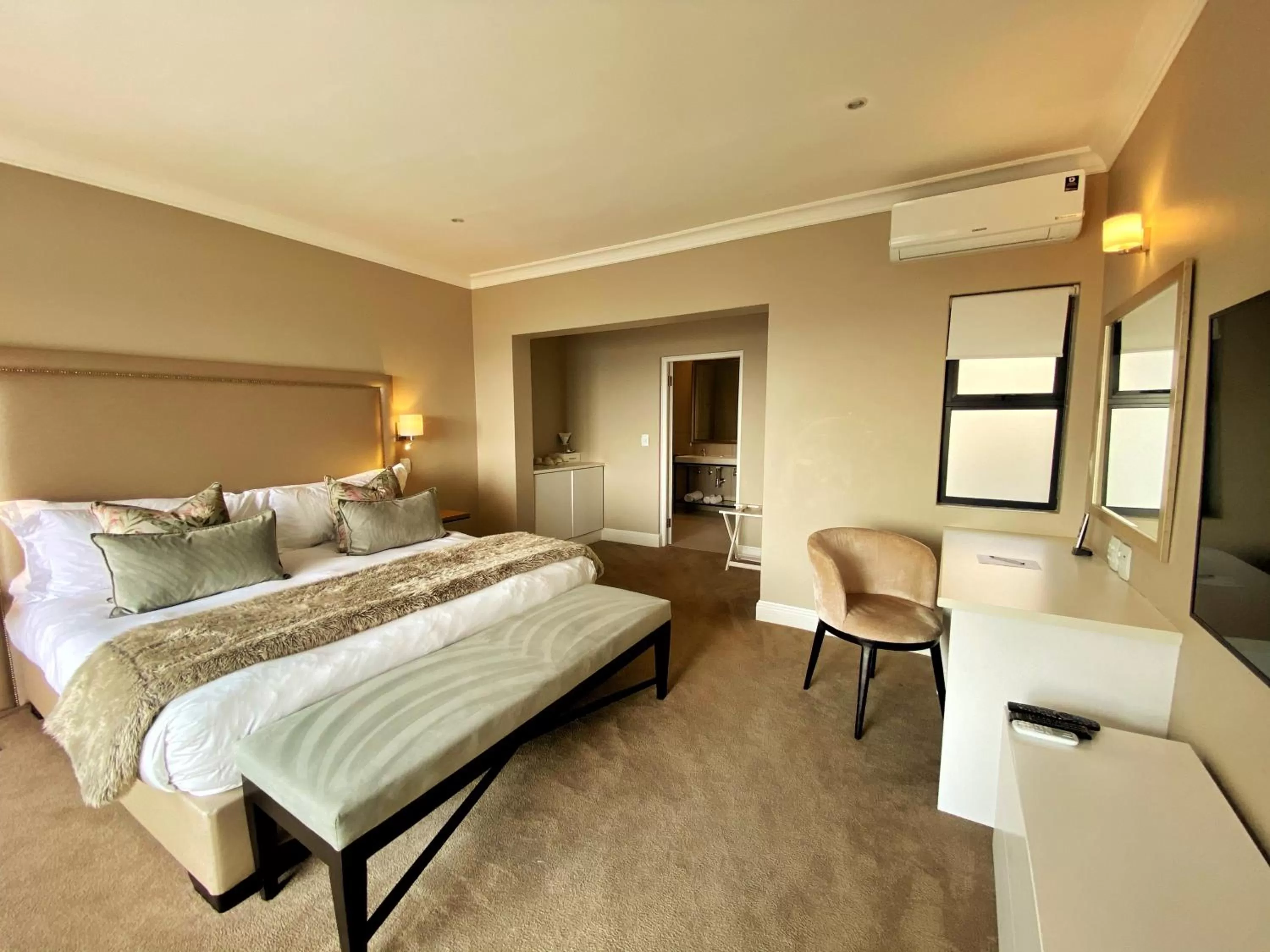 Bedroom, Bed in The Northcliff Boutique Hotel