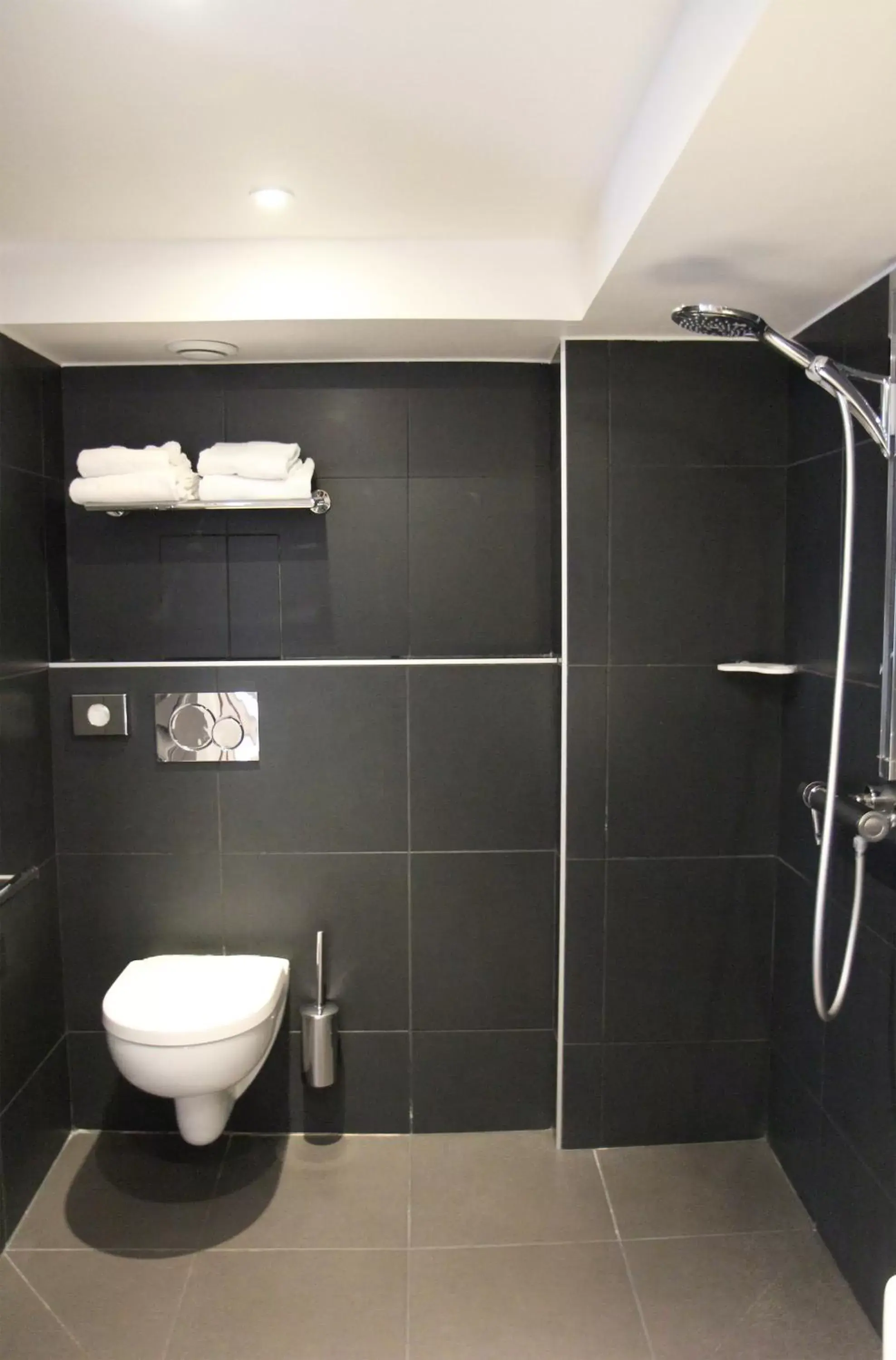 Bathroom in Best Western Hotel Opéra Drouot Bathroom in Best Western Hotel Opéra Drouot