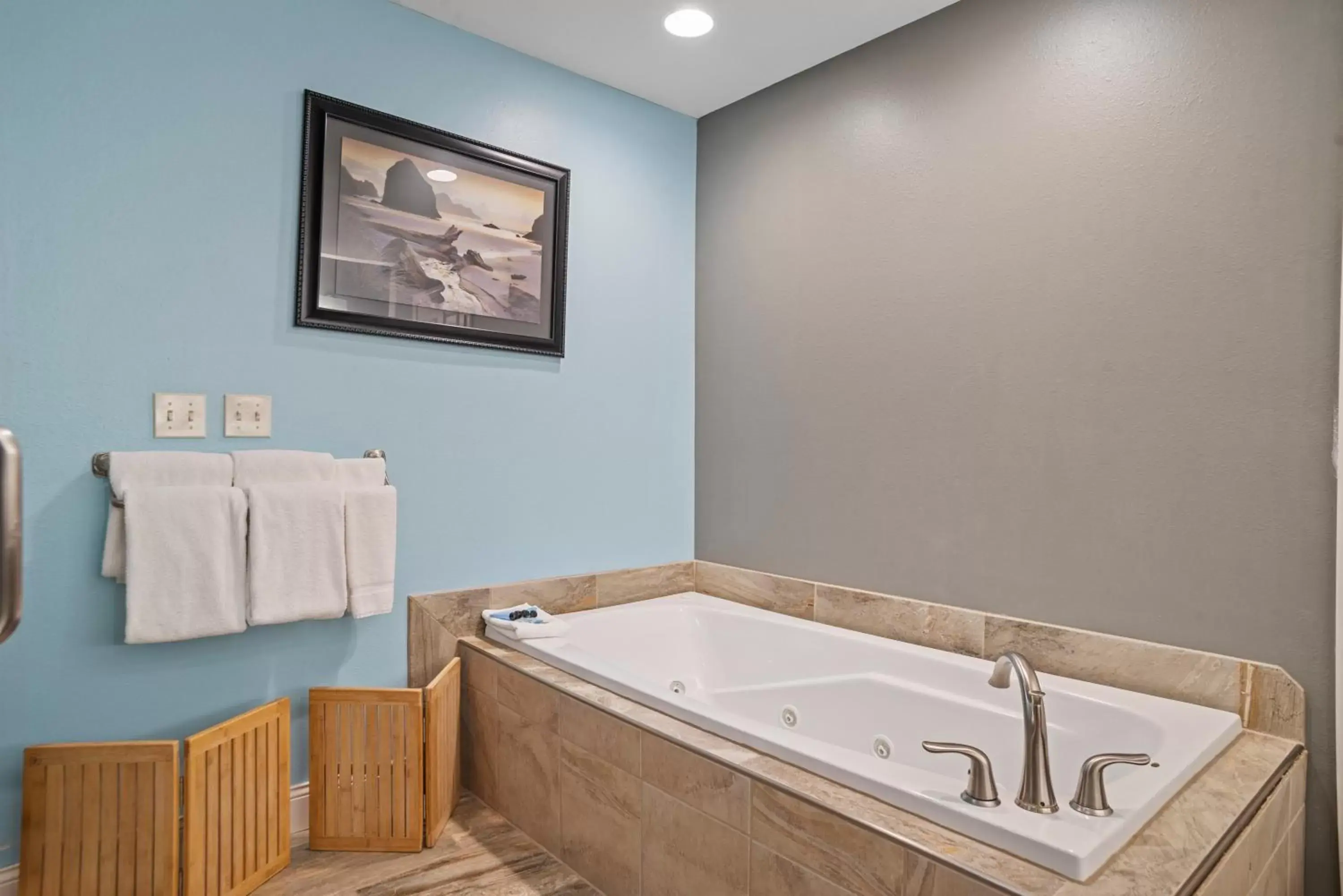 Hot Tub, Bathroom in Deadwood Gulch Resort, Trademark Collection by Wyndham