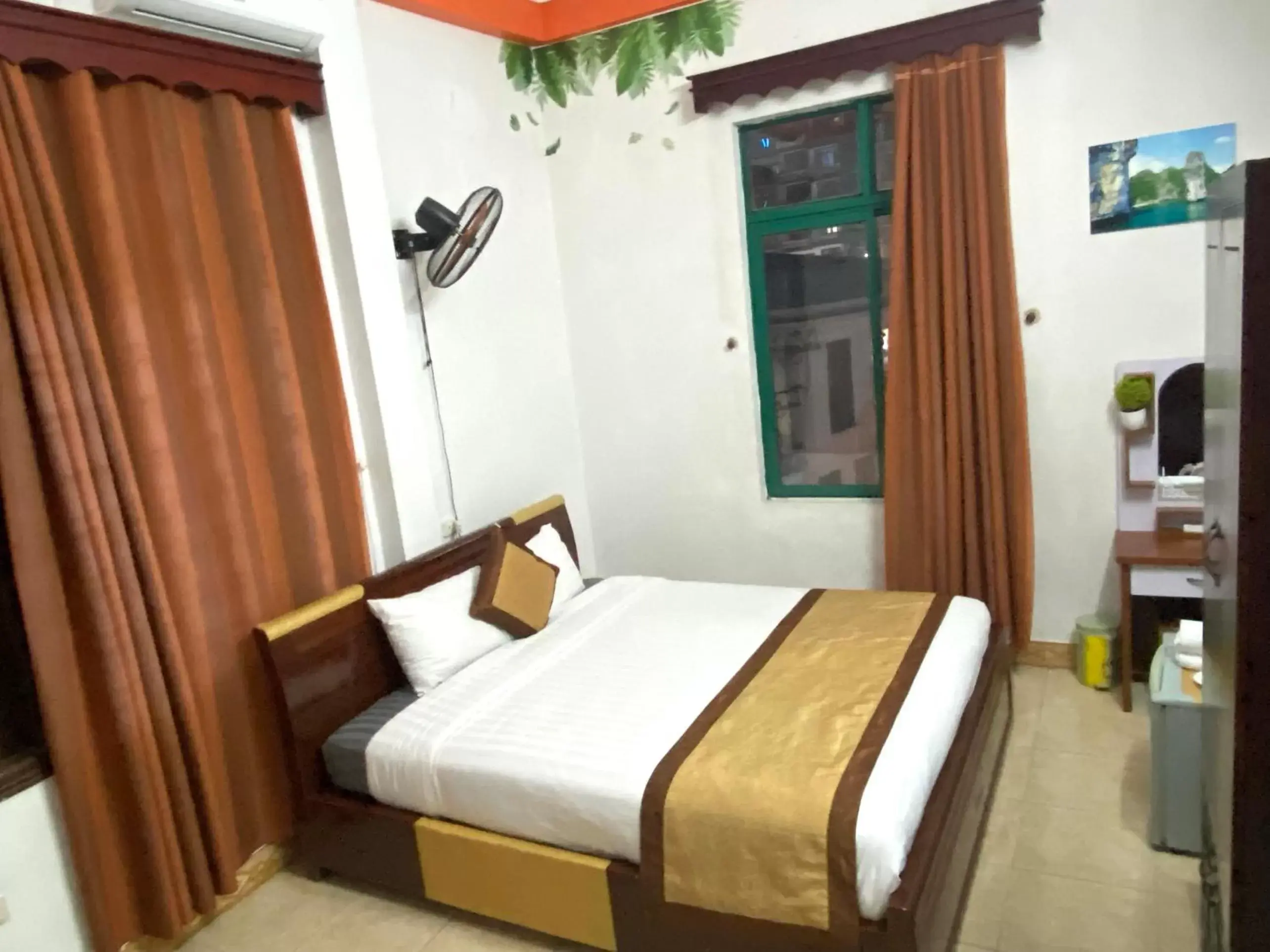 Economy Double Room in Alex Ha Long Hotel Economy Double Room in Alex Ha Long Hotel