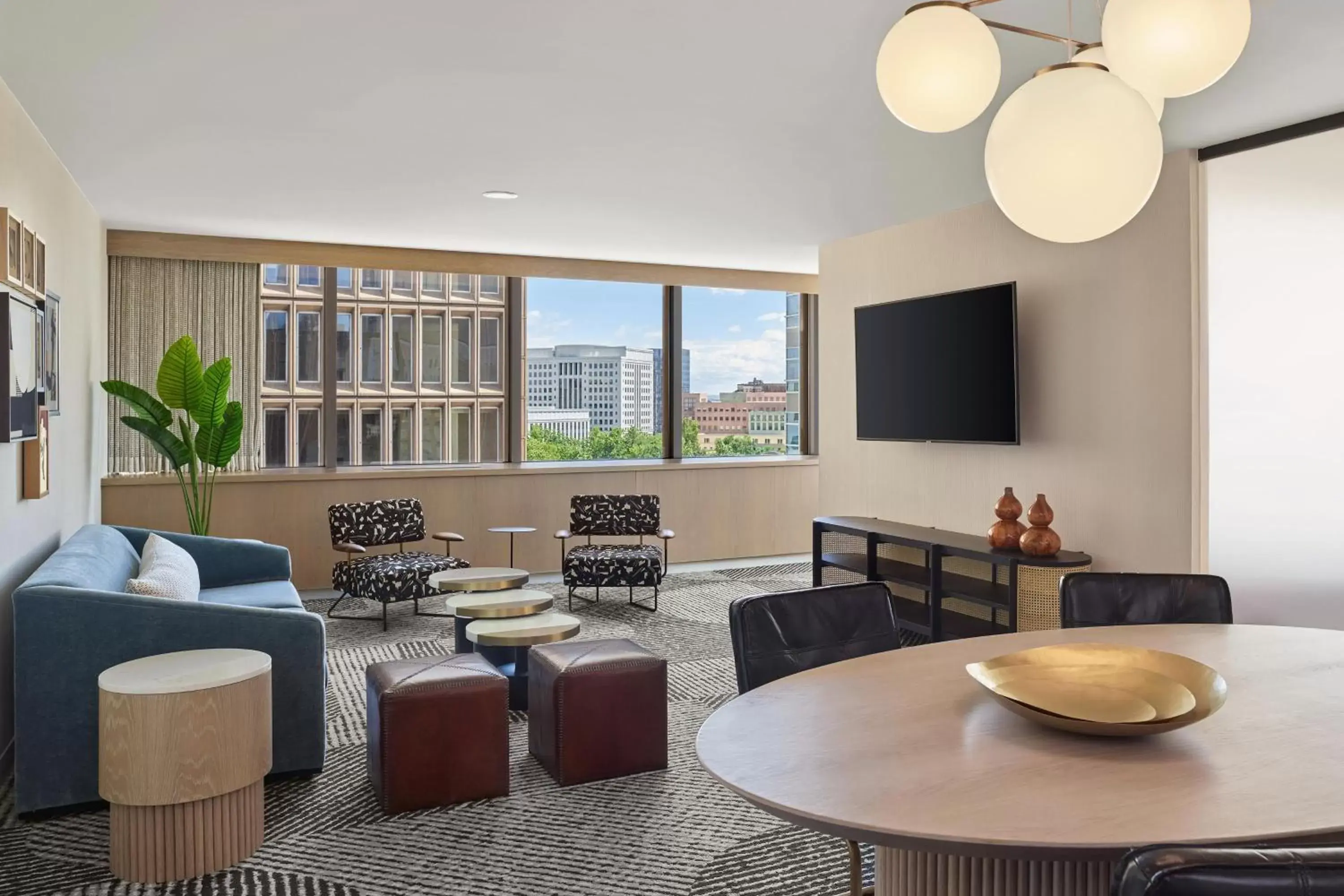 Living room, Seating Area in Sheraton Denver Downtown Hotel