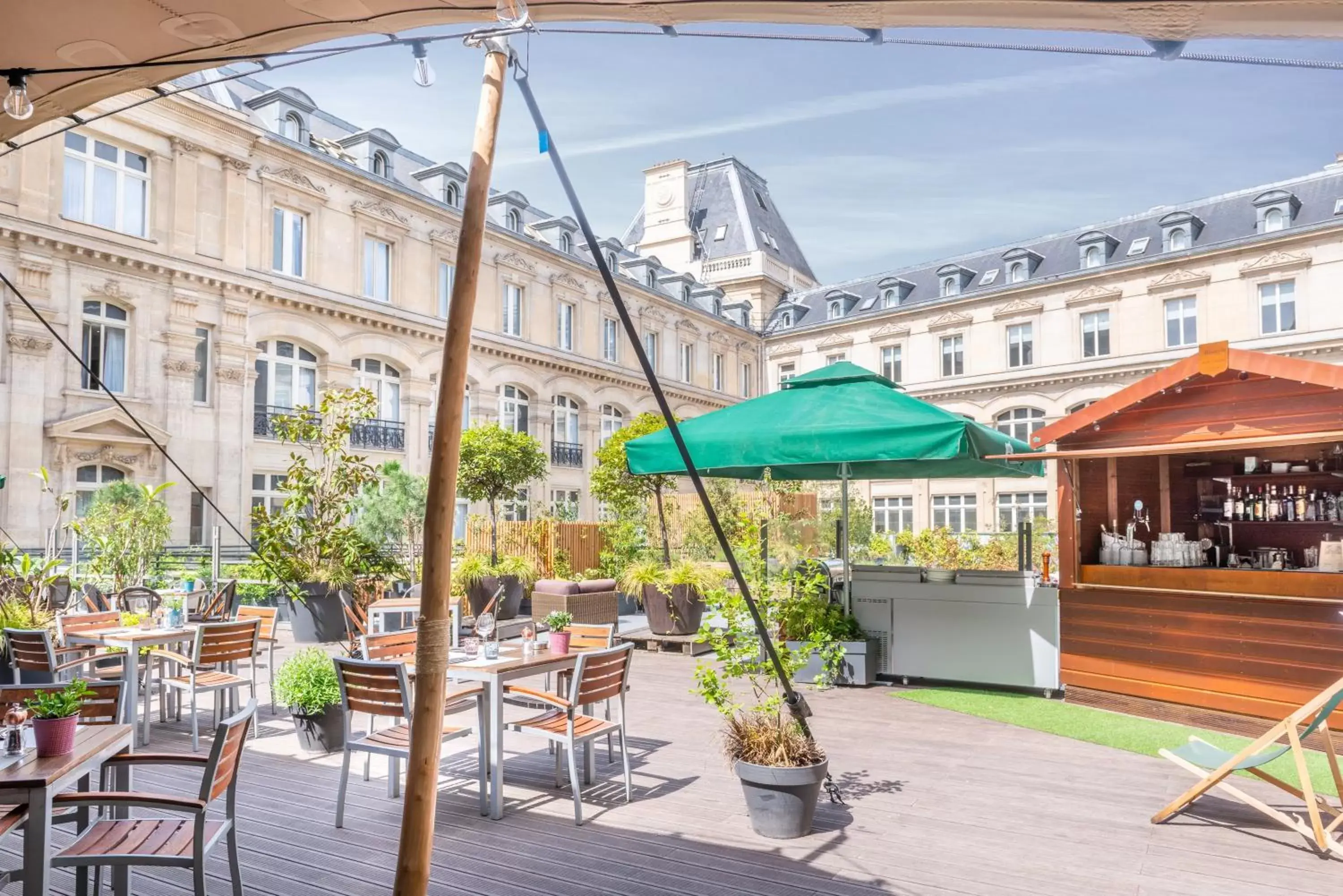 Restaurant/places to eat in Crowne Plaza Paris République, an IHG Hotel