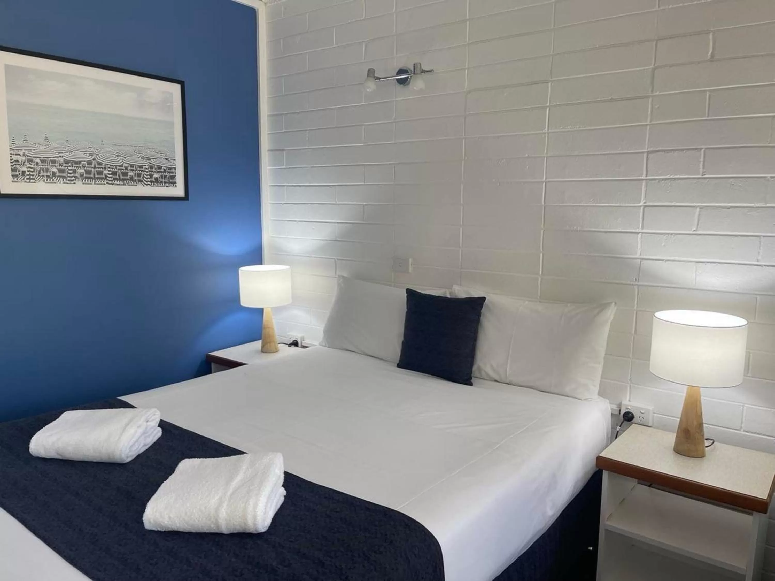 Bed in Forster Motor Inn