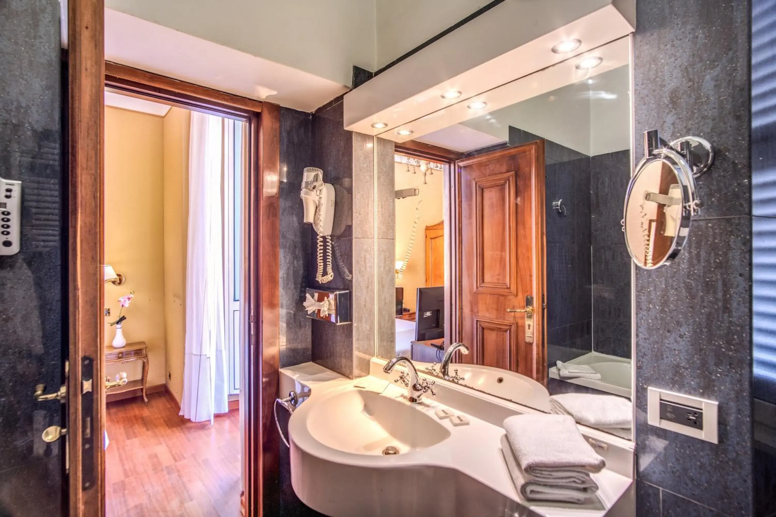 Bathroom in Hotel Della Torre Argentina