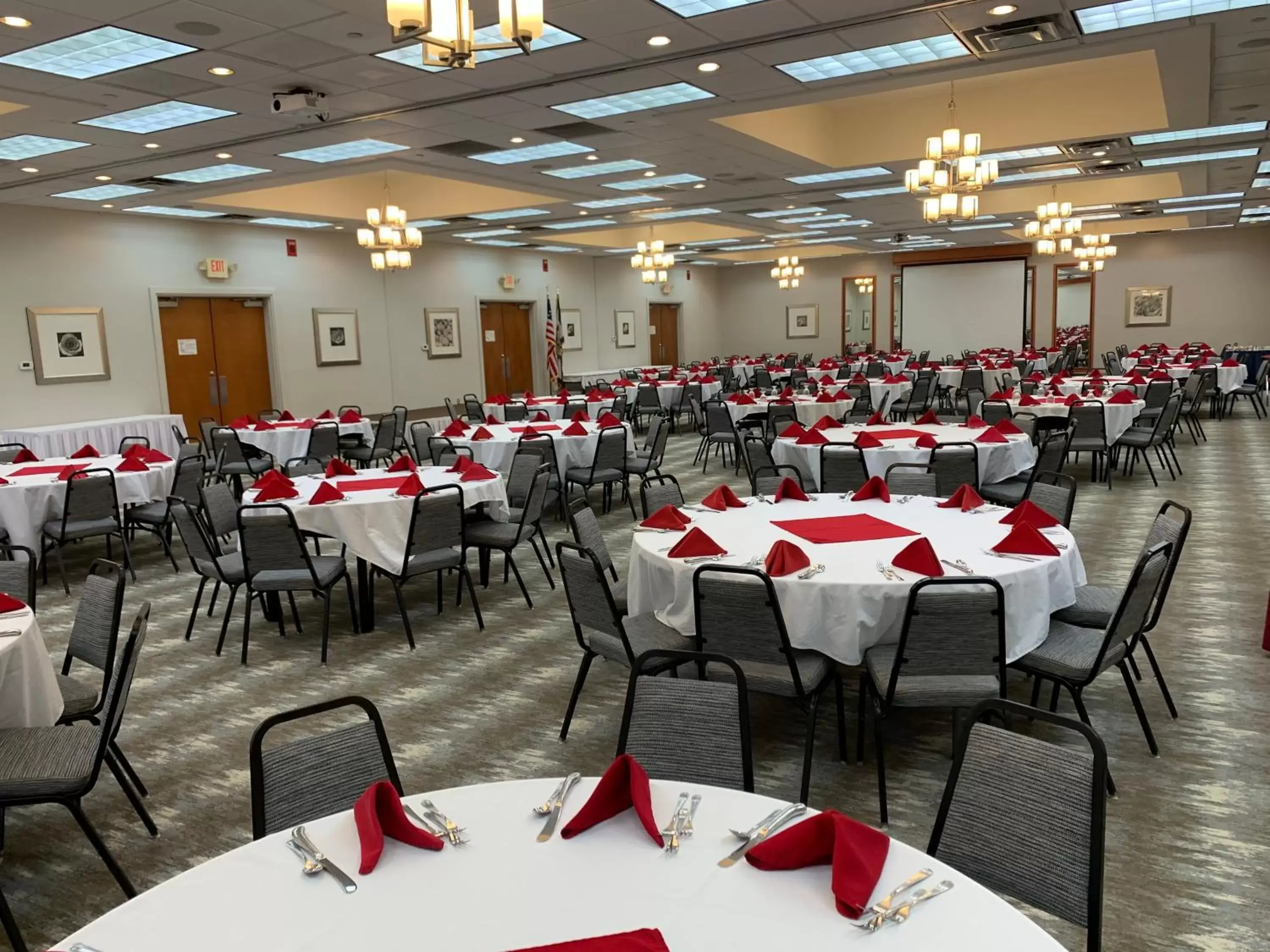 Banquet/Function facilities, Restaurant/Places to Eat in Holiday Inn Martinsburg, an IHG Hotel