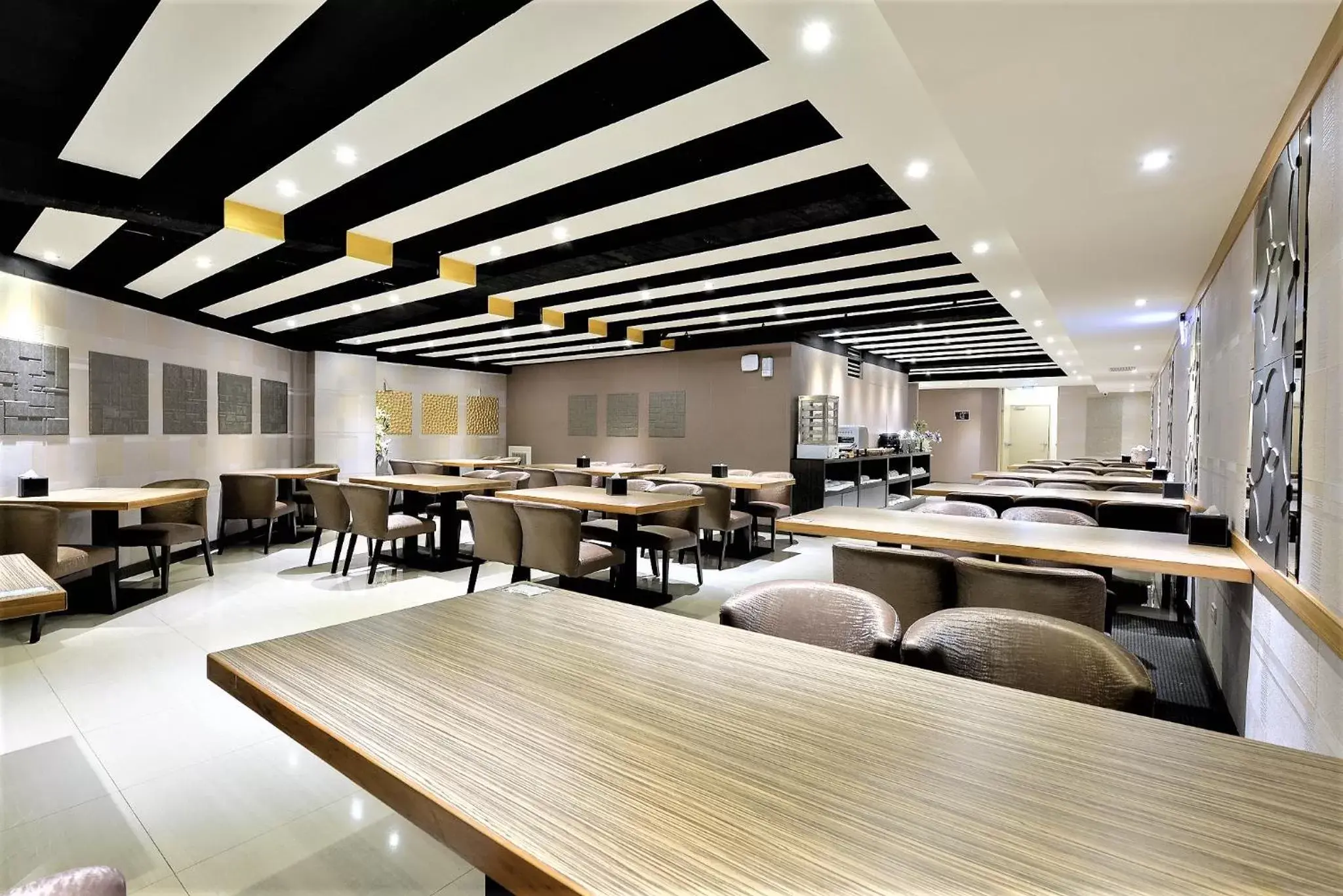 Restaurant/places to eat in J-HOTEL Restaurant/places to eat in J-HOTEL