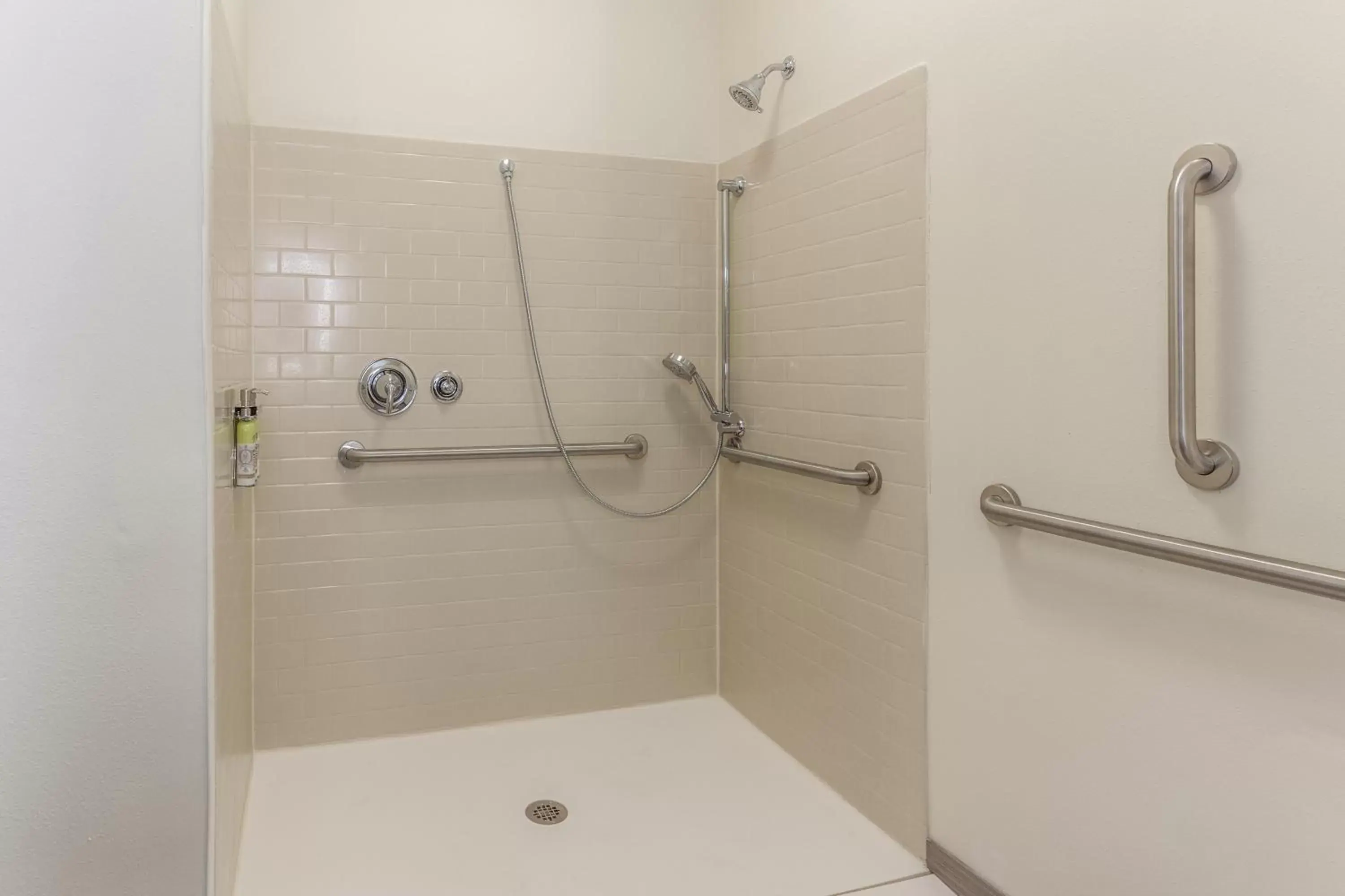 Queen Studio Suite - Mobility Access Roll in Shower/Non-Smoking in Candlewood Suites - Davenport, an IHG Hotel