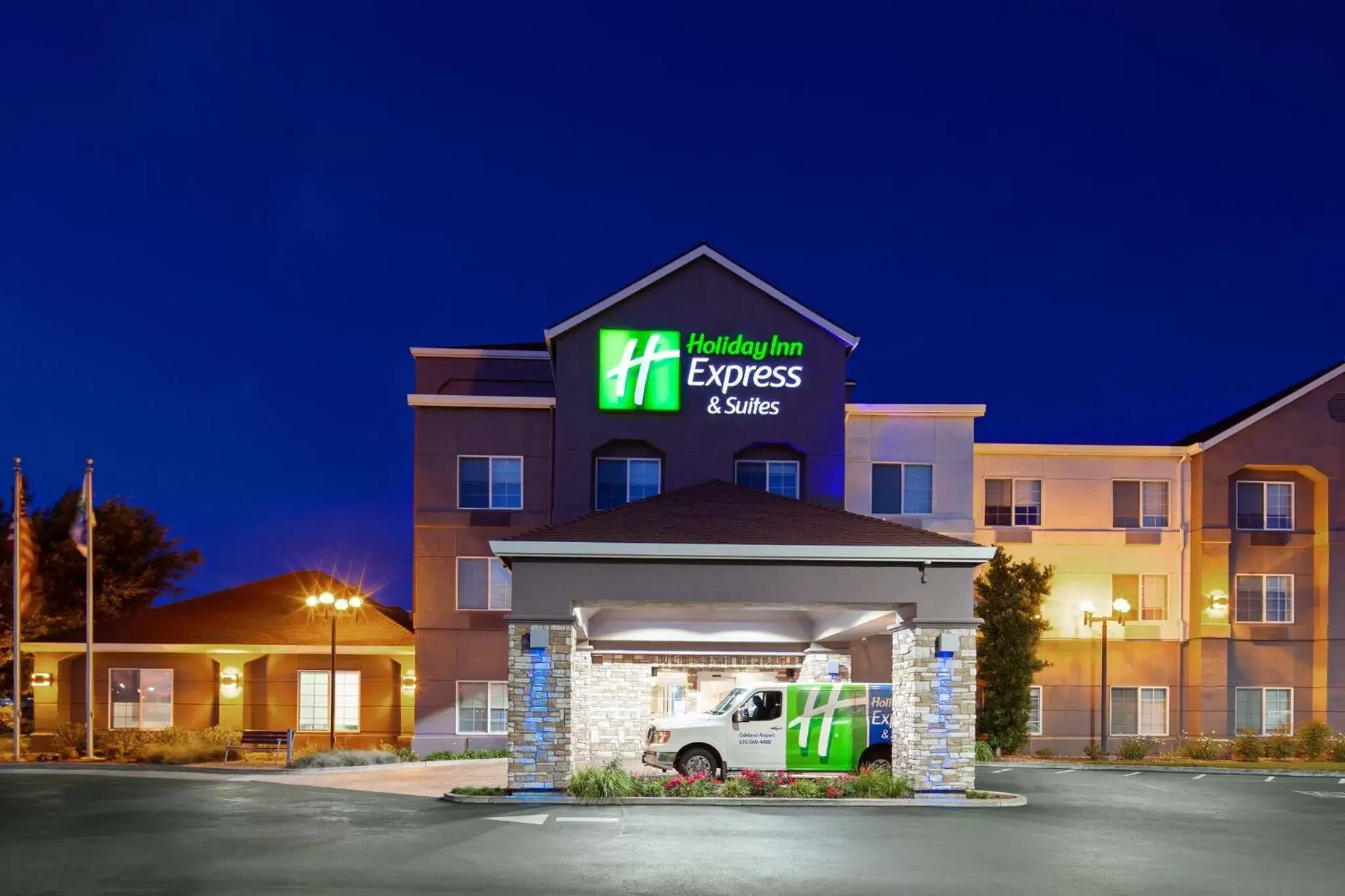 Property Building in Holiday Inn Express & Suites Oakland - Airport, an IHG Hotel