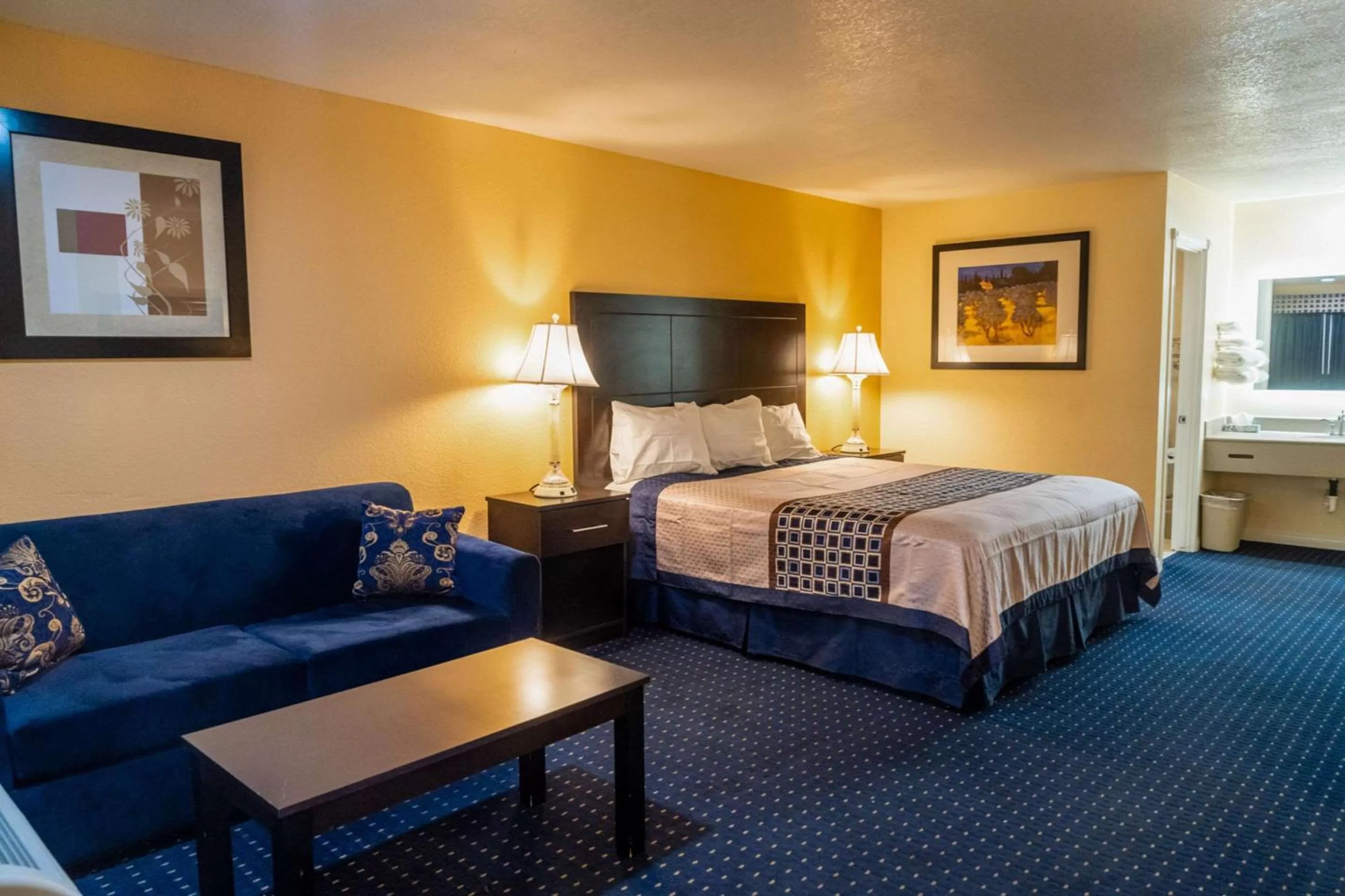 Standard Room, 1 King Bed, Smoking in Rodeway Inn & Suites Colton-Riverside