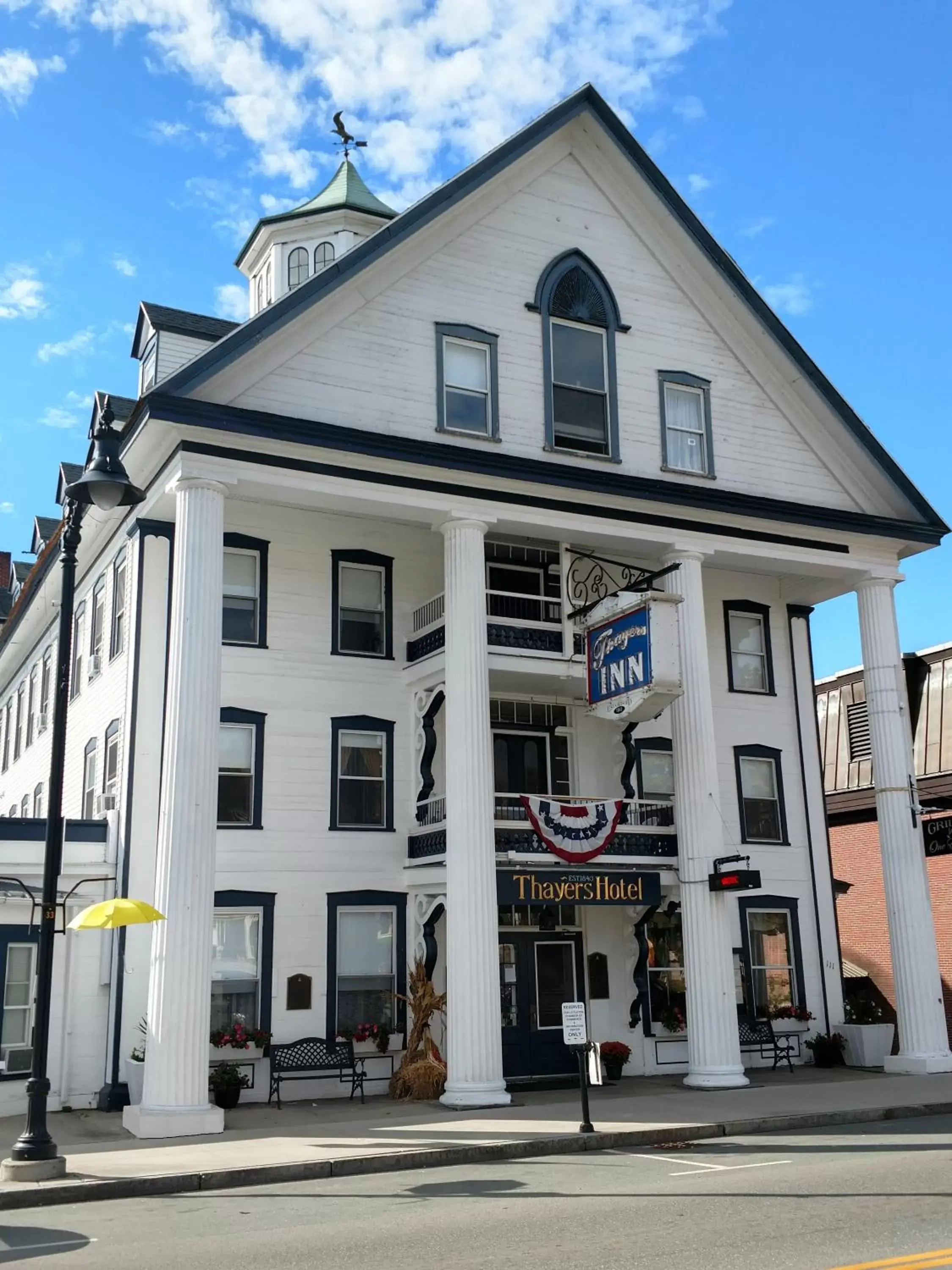 Property building in Thayers Inn Property building in Thayers Inn