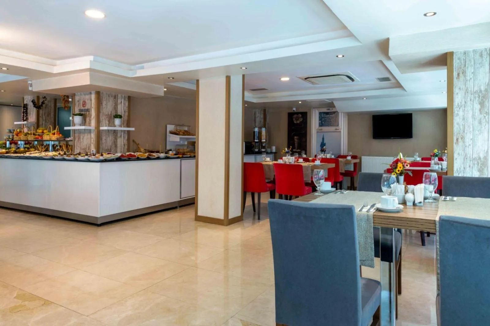 Restaurant/places to eat in Dies Hotel