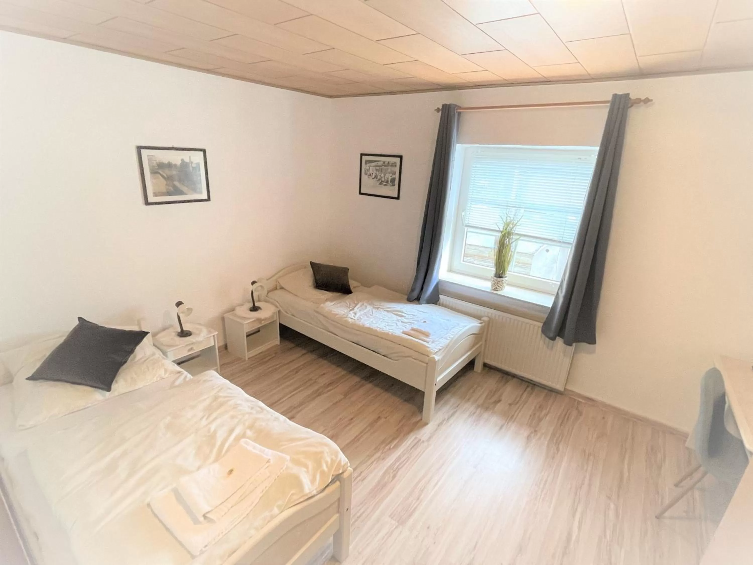 Bed in Ellada Restaurant & Hotel