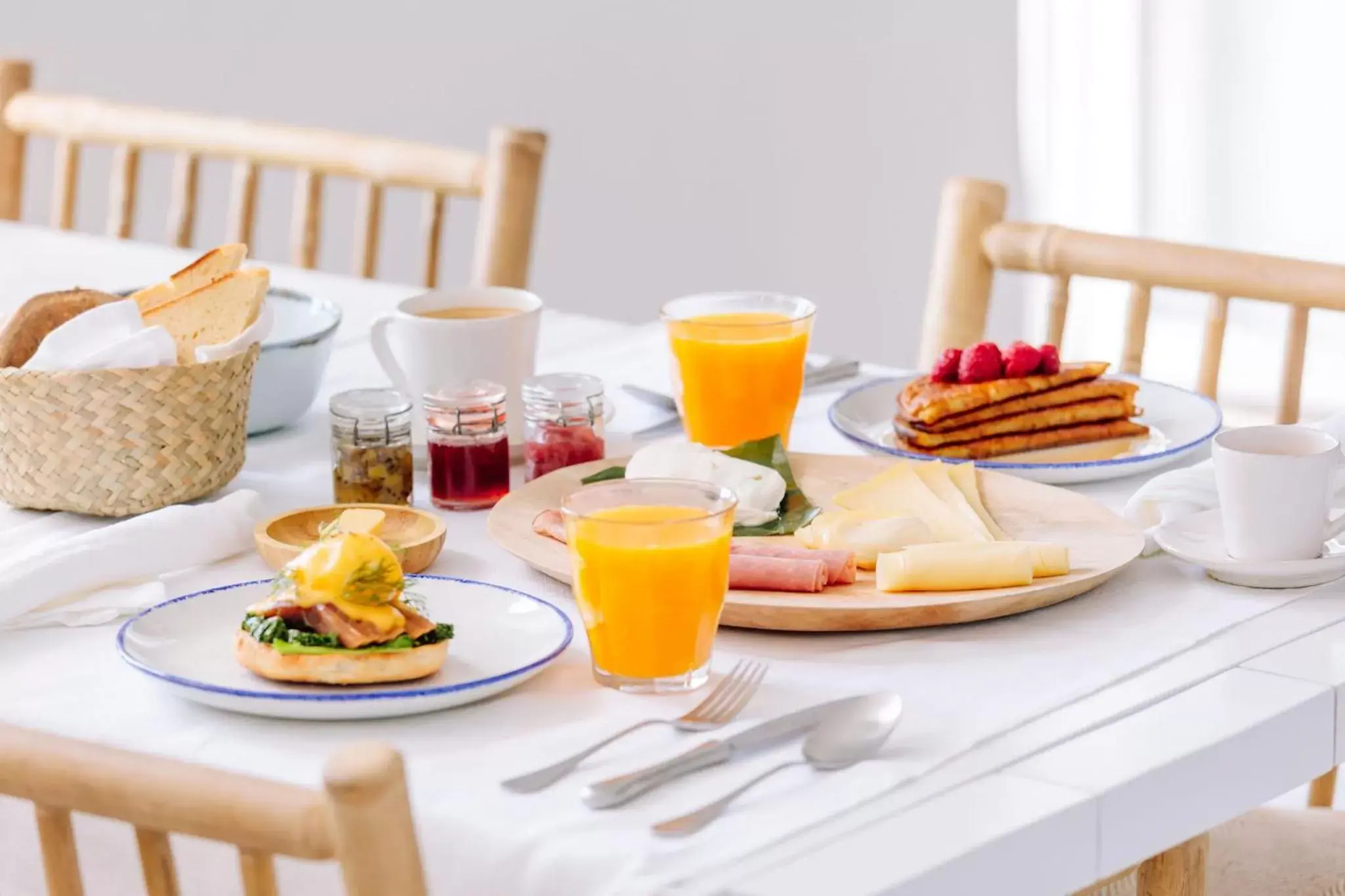 Breakfast in White Exclusive Suites & Villas