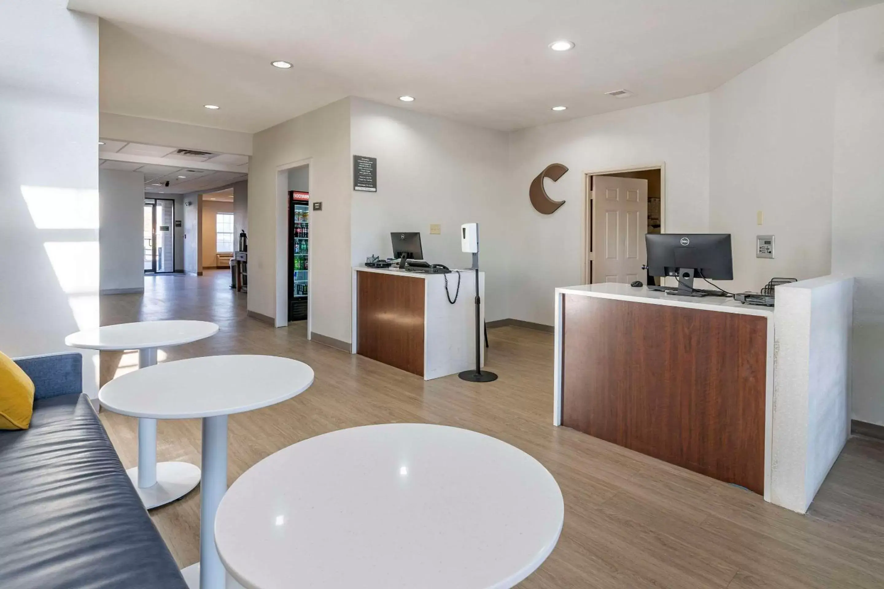 Lobby or reception, Kitchen/Kitchenette in Comfort Inn & Suites