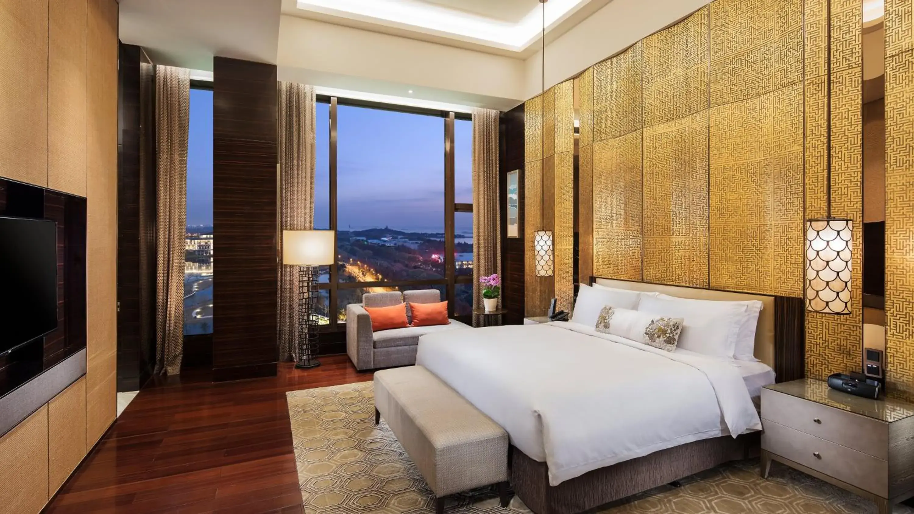 Bedroom in InterContinental Nantong, an IHG Hotel-Best view of yangtze