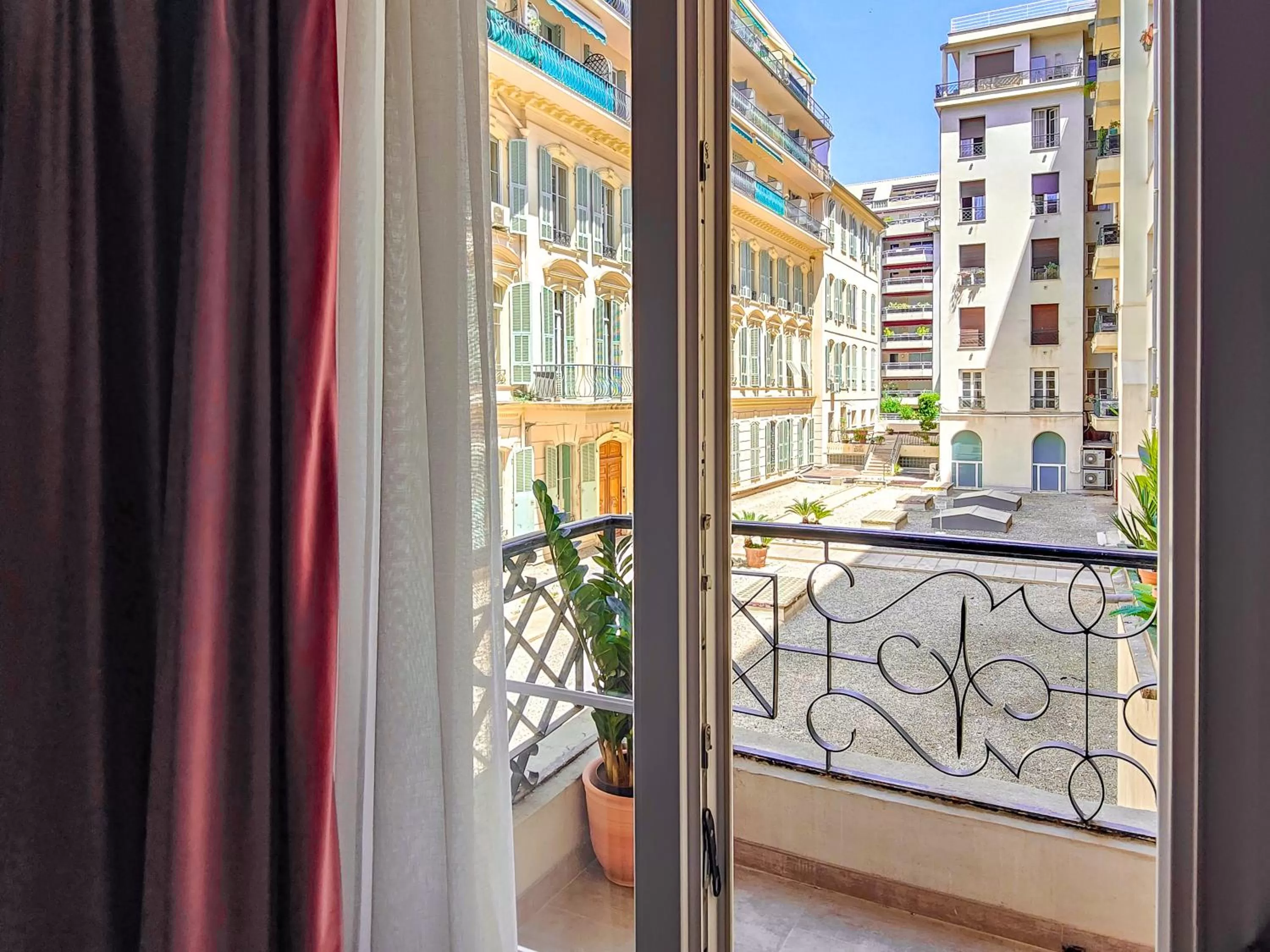 Balcony/Terrace in Hotel Aparthotel AMMI Nice Lafayette