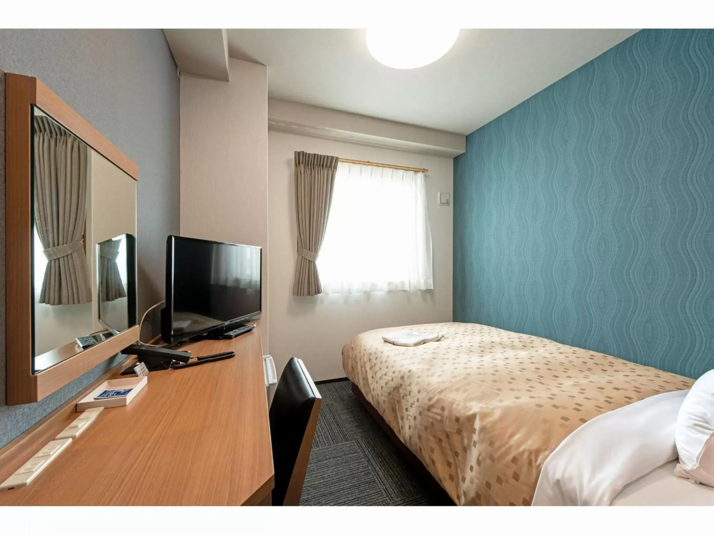 Photo of the whole room, TV/Entertainment Center in Amagasaki Plaza Hotel Hanshin Amagasaki