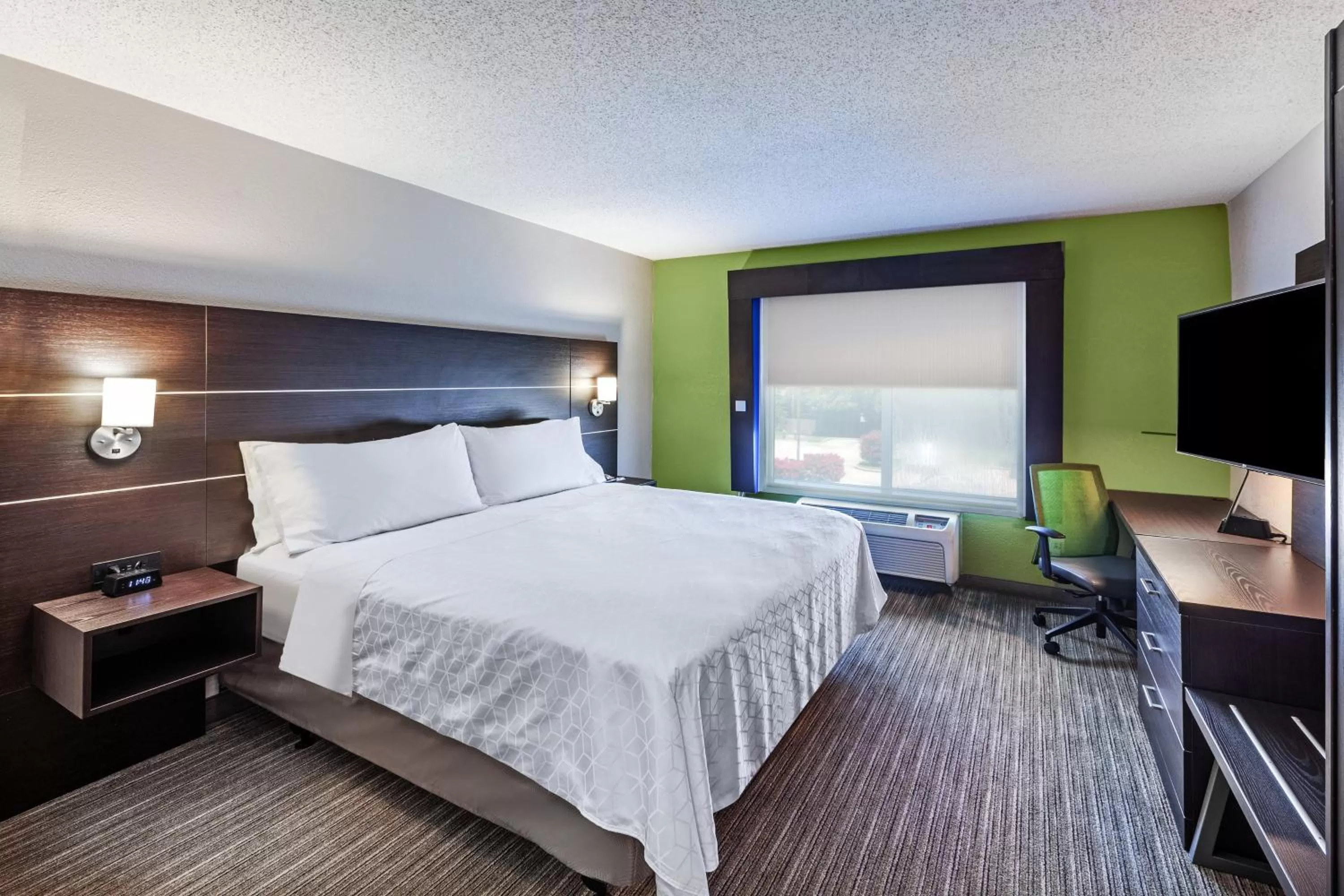 Photo of the whole room, Bed in Holiday Inn Express New Orleans East by IHG