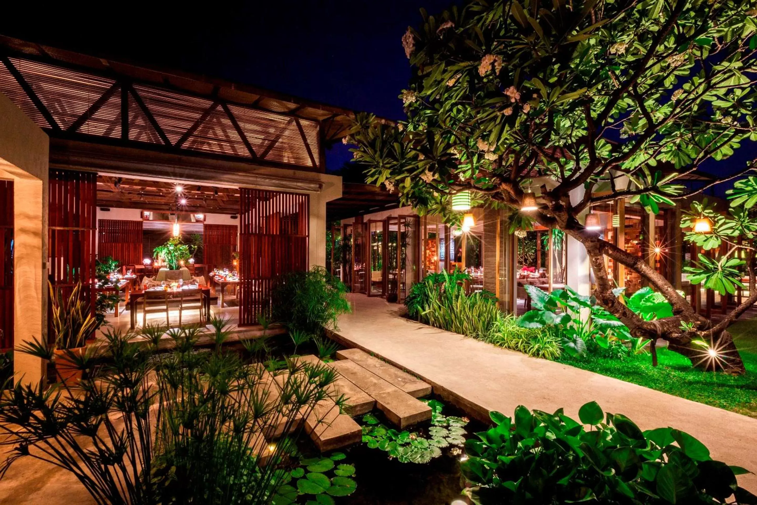 Restaurant/places to eat in Let's Sea Hua Hin Al Fresco Resort