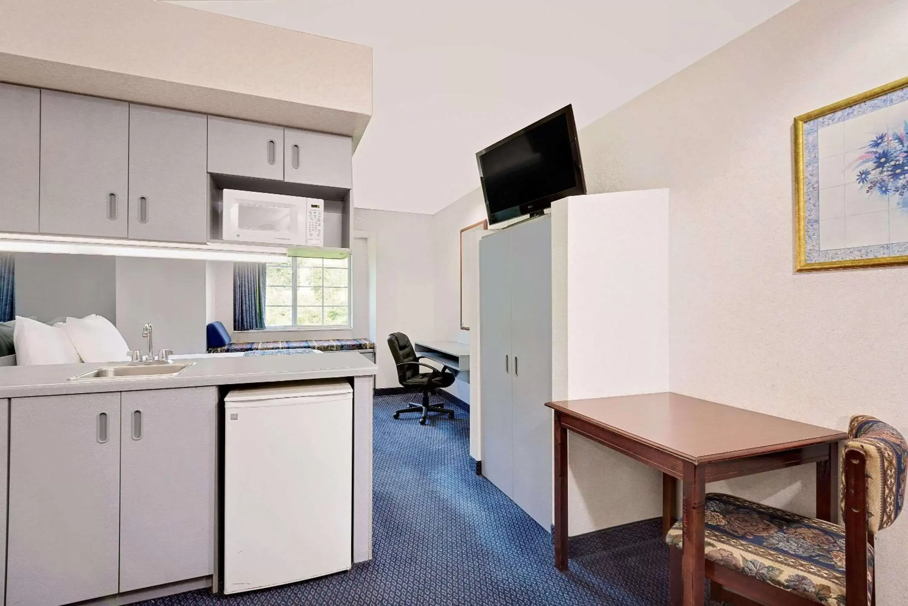 Photo of the whole room in Microtel Inn & Suites by Wyndham Hagerstown by I-81 Photo of the whole room in Microtel Inn & Suites by Wyndham Hagerstown by I-81