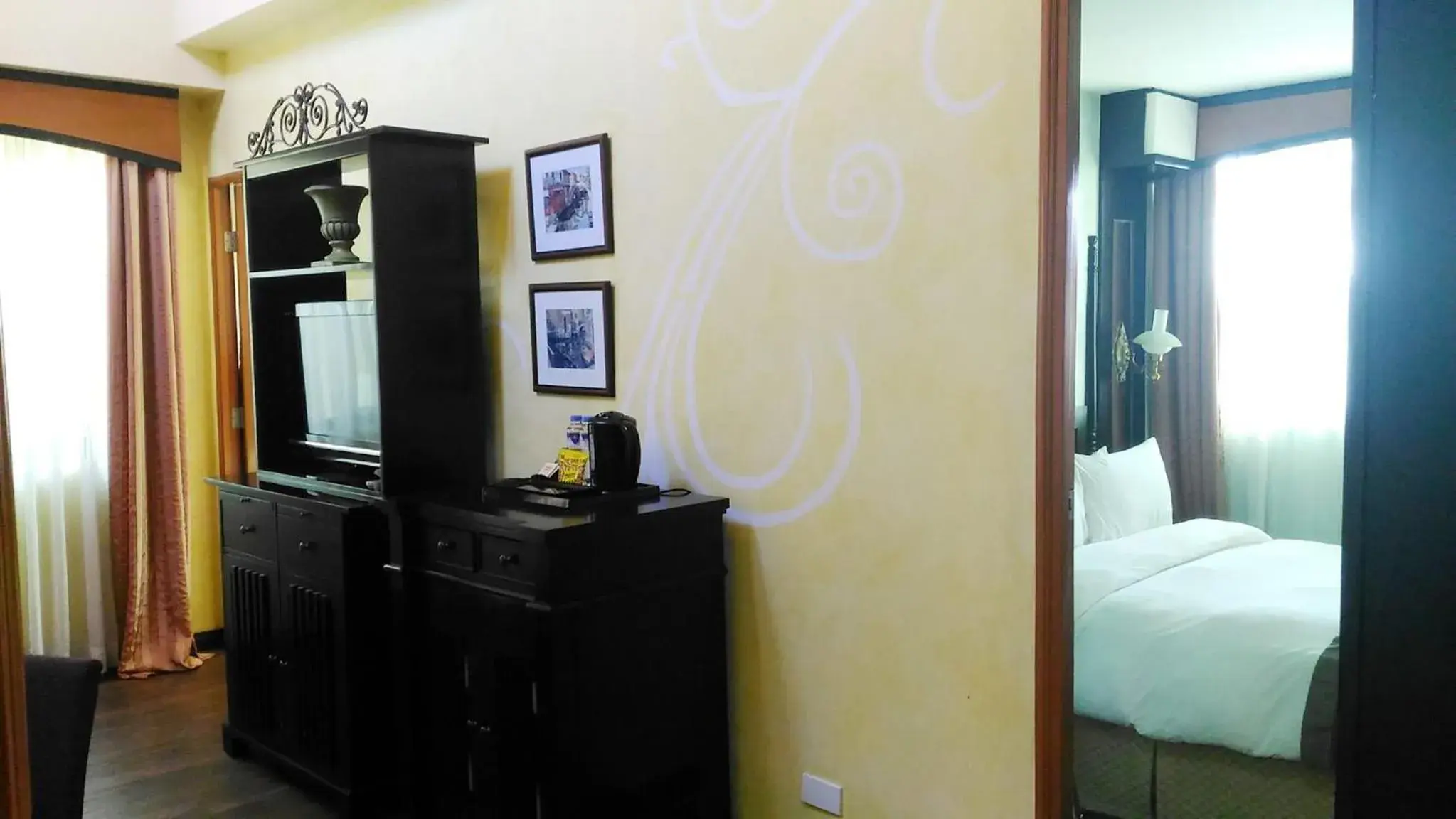 TV and multimedia, TV/Entertainment Center in Lee Boutique Hotel Tagaytay