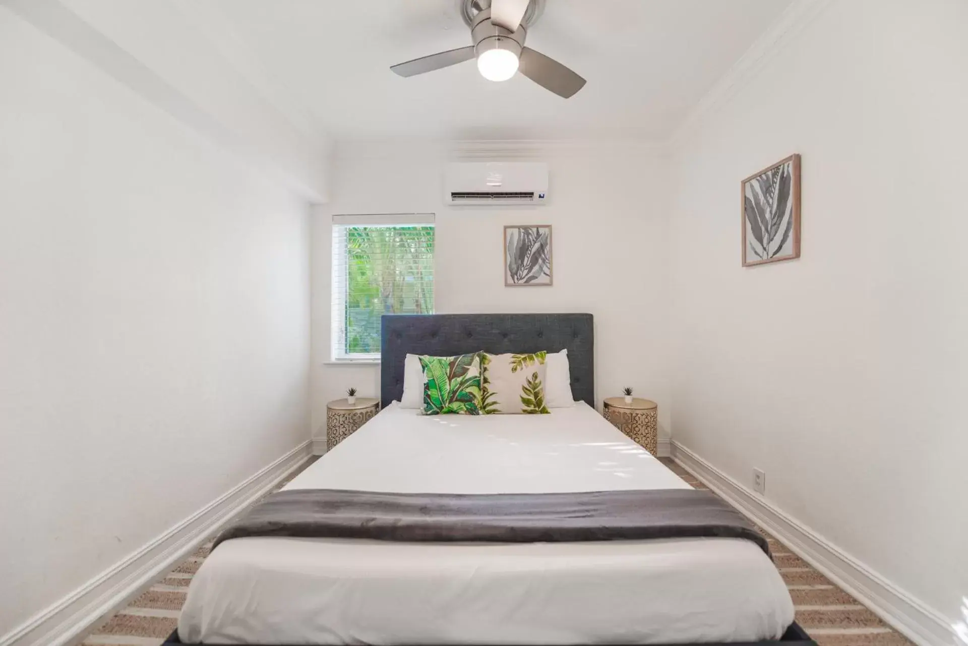 Bedroom, Bed in Alani Bay Villas