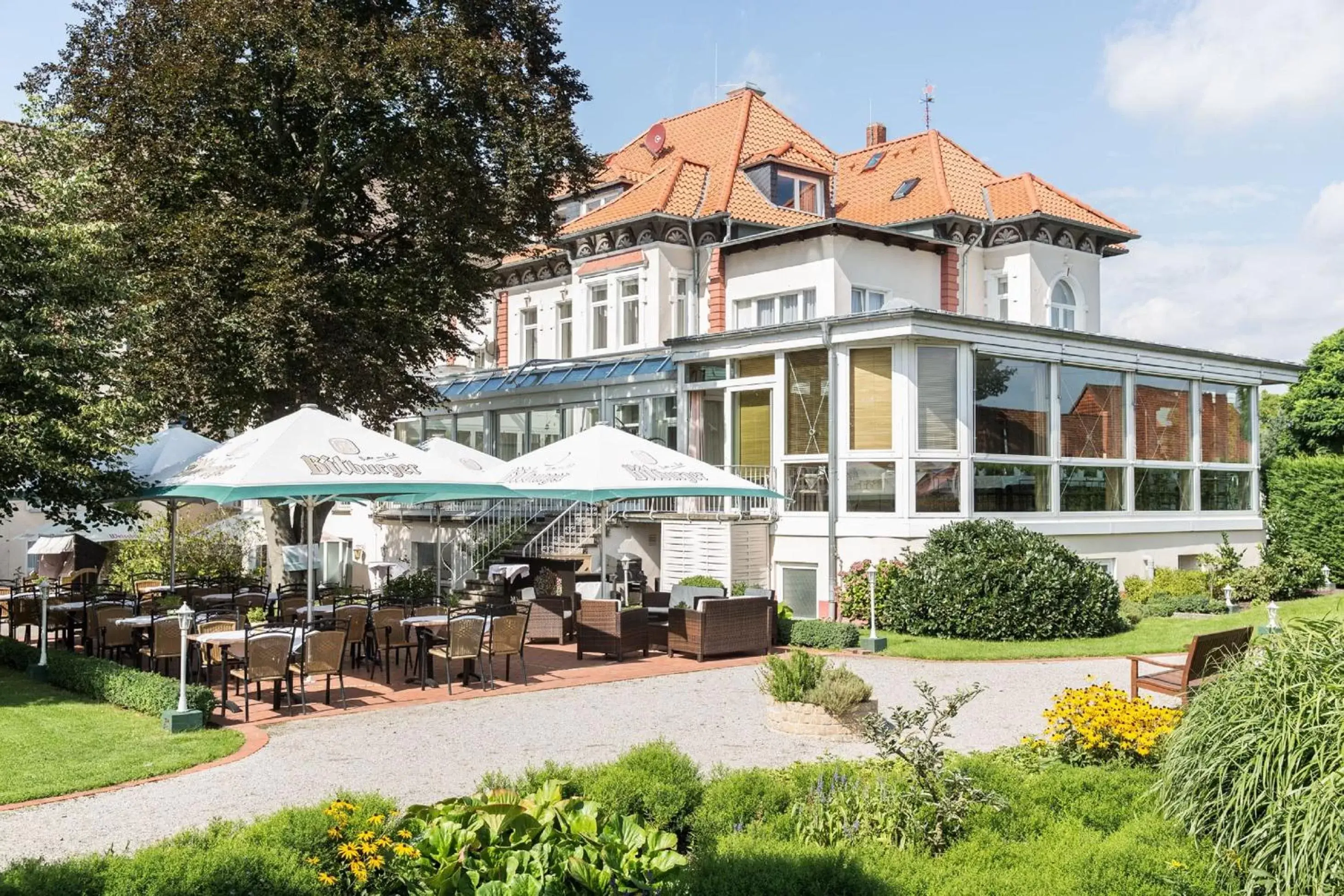 Facade/entrance, Property Building in Parkhotel Bilm im Glück am Stadtrand Hannovers